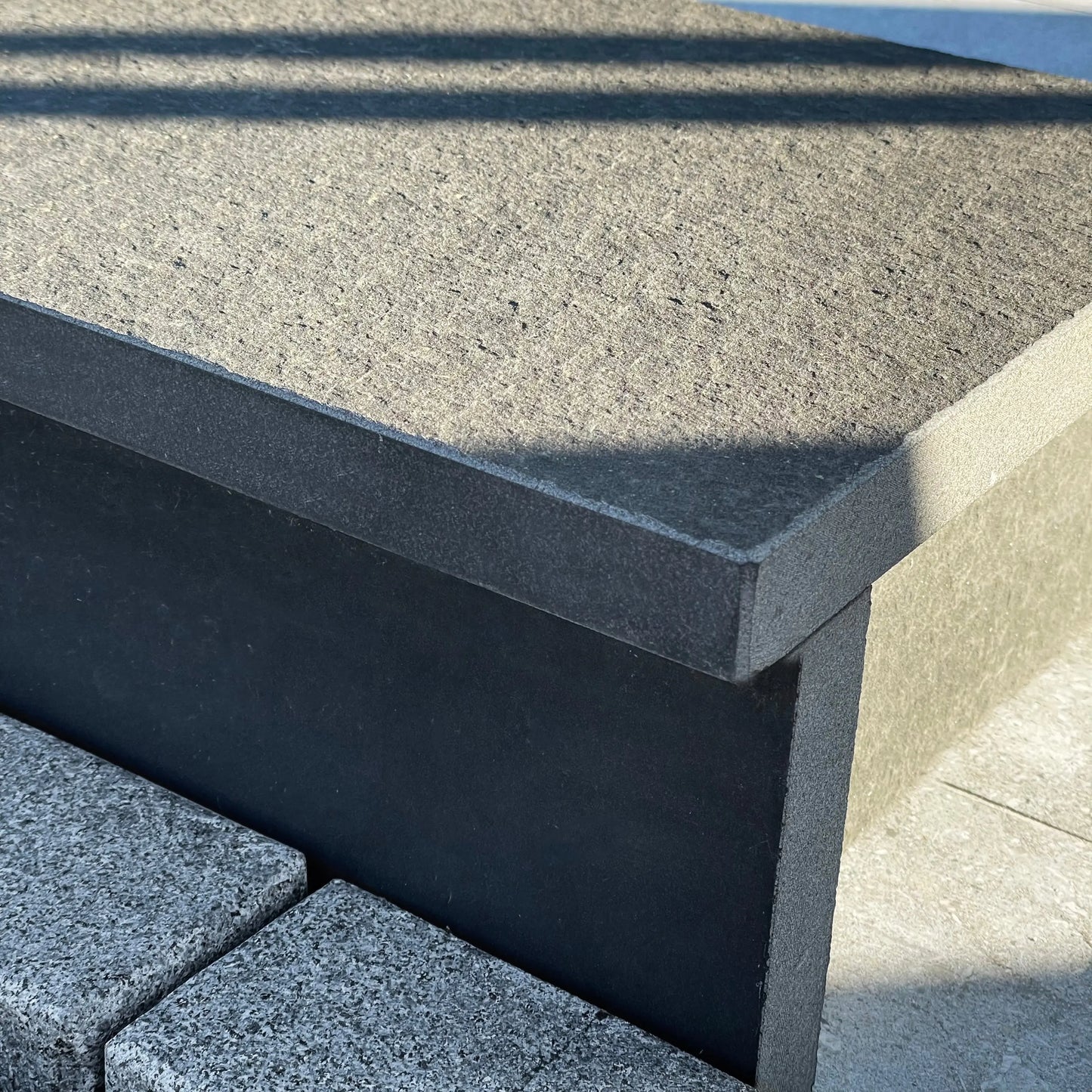 Escalier en BASALTE SUPER BLACK - Minéral Pierre Naturelle