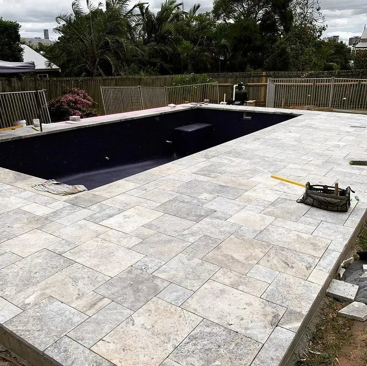 Dallage en TRAVERTIN SILVER - Minéral Pierre Naturelle