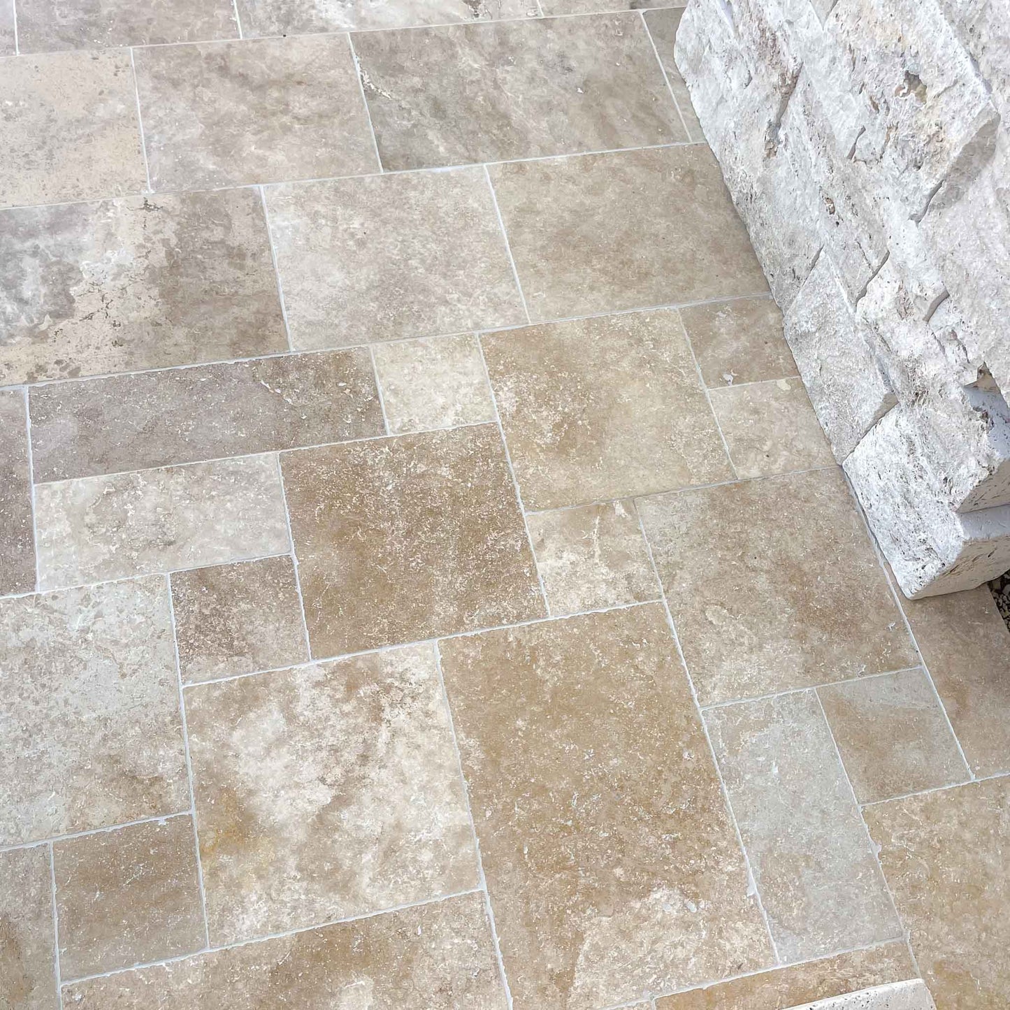 Dallage extérieur en TRAVERTIN CLASSIC - Minéral Pierre Naturelle