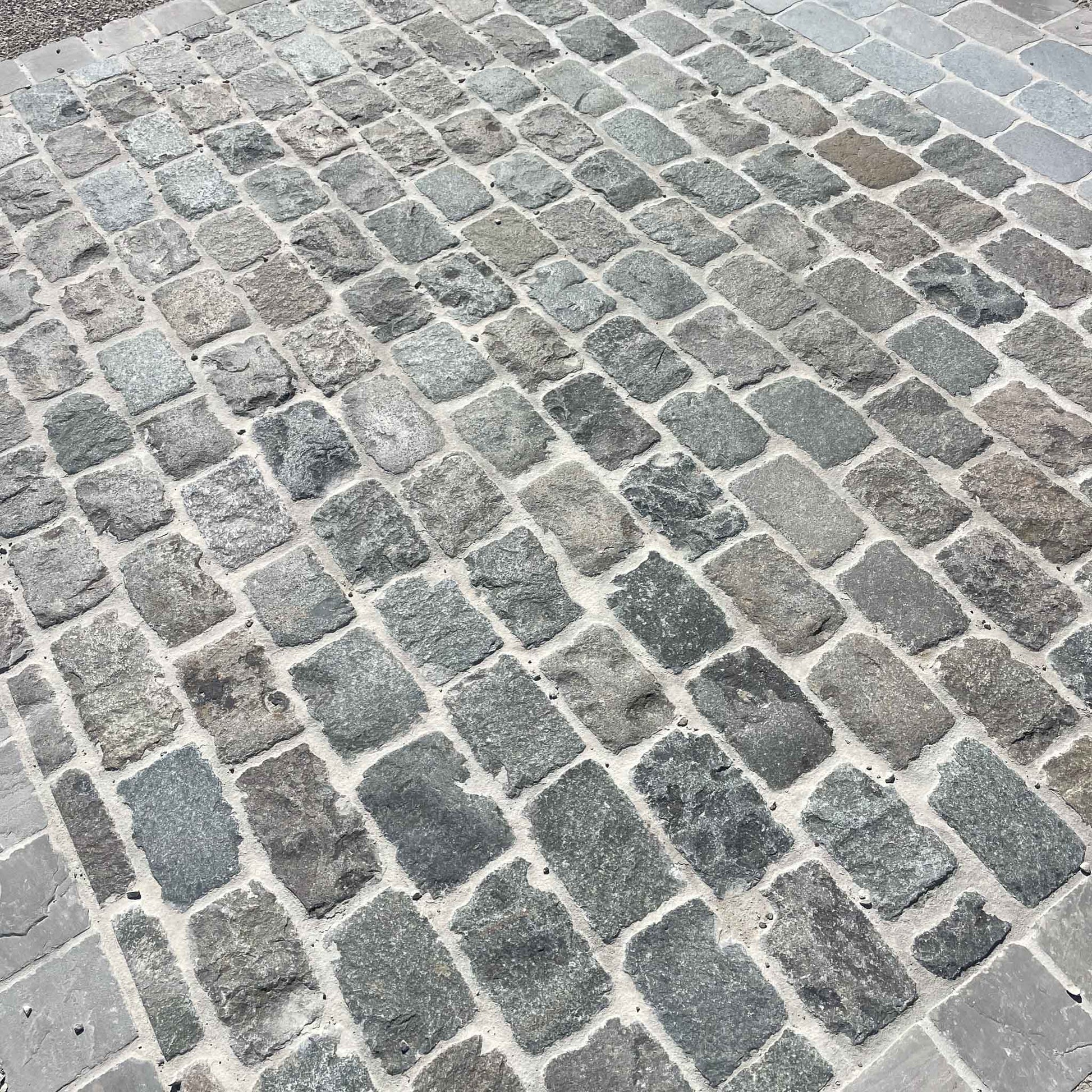 Pavé ancien de récupération en PORPHYRE - Minéral Pierre Naturelle