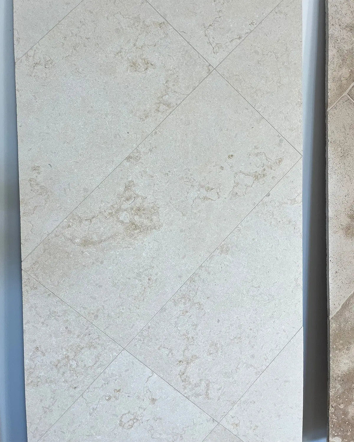 Dallage en calcaire BEIGE ROYAL - Minéral Pierre Naturelle