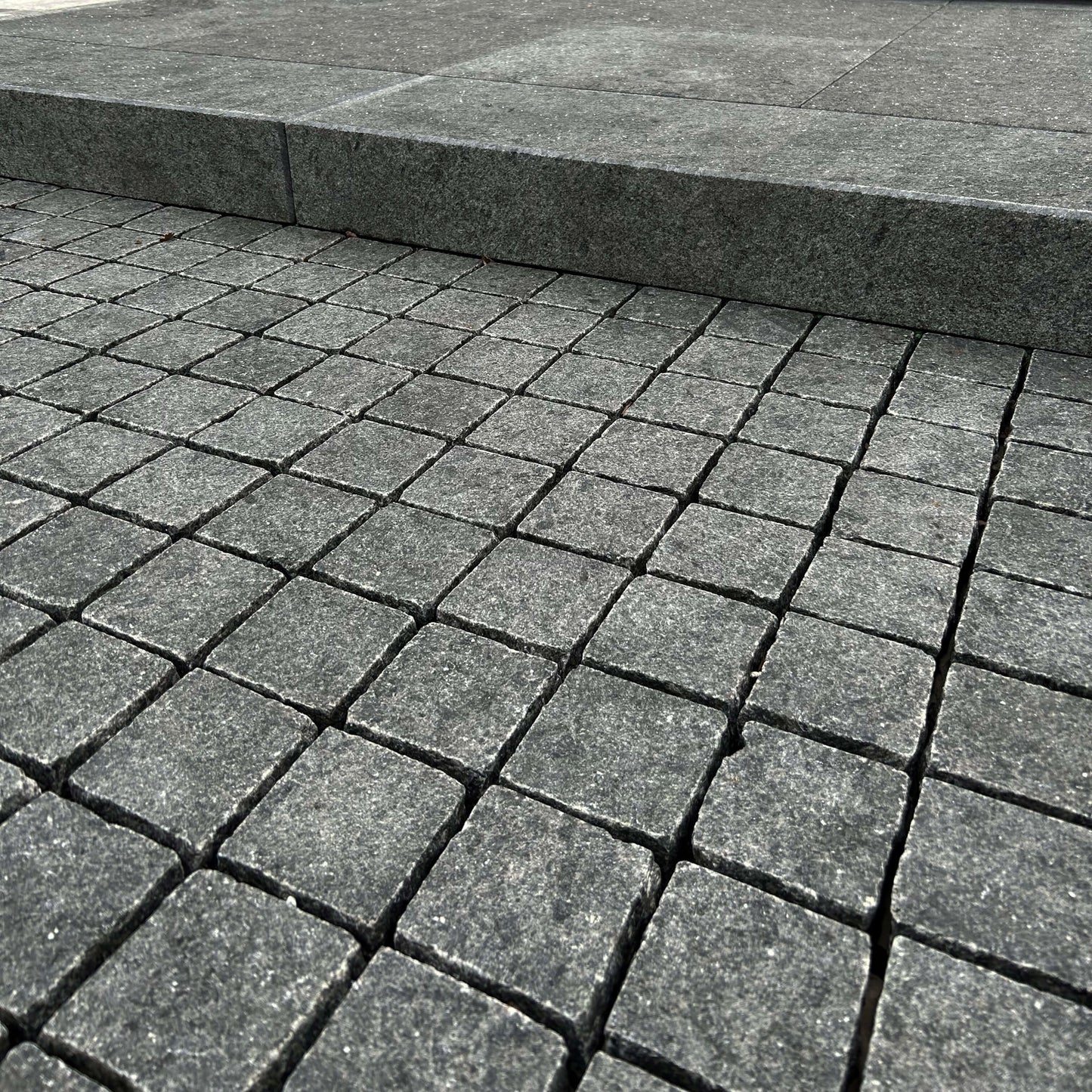 Pavé en granit JADE BLACK - Minéral Pierre Naturelle