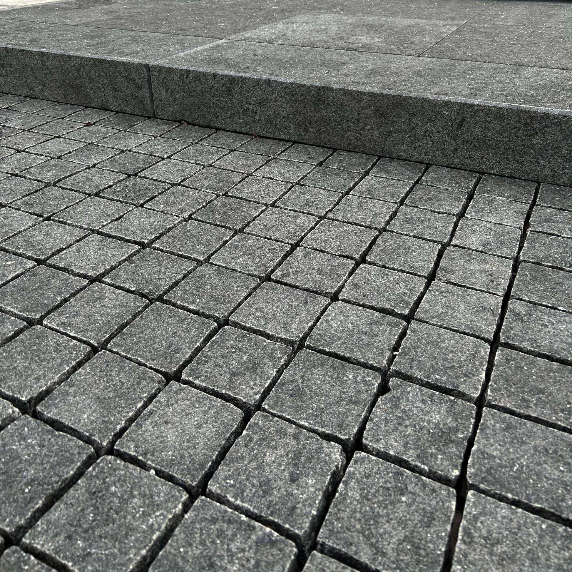 Pavé en granit JADE BLACK - Minéral Pierre Naturelle