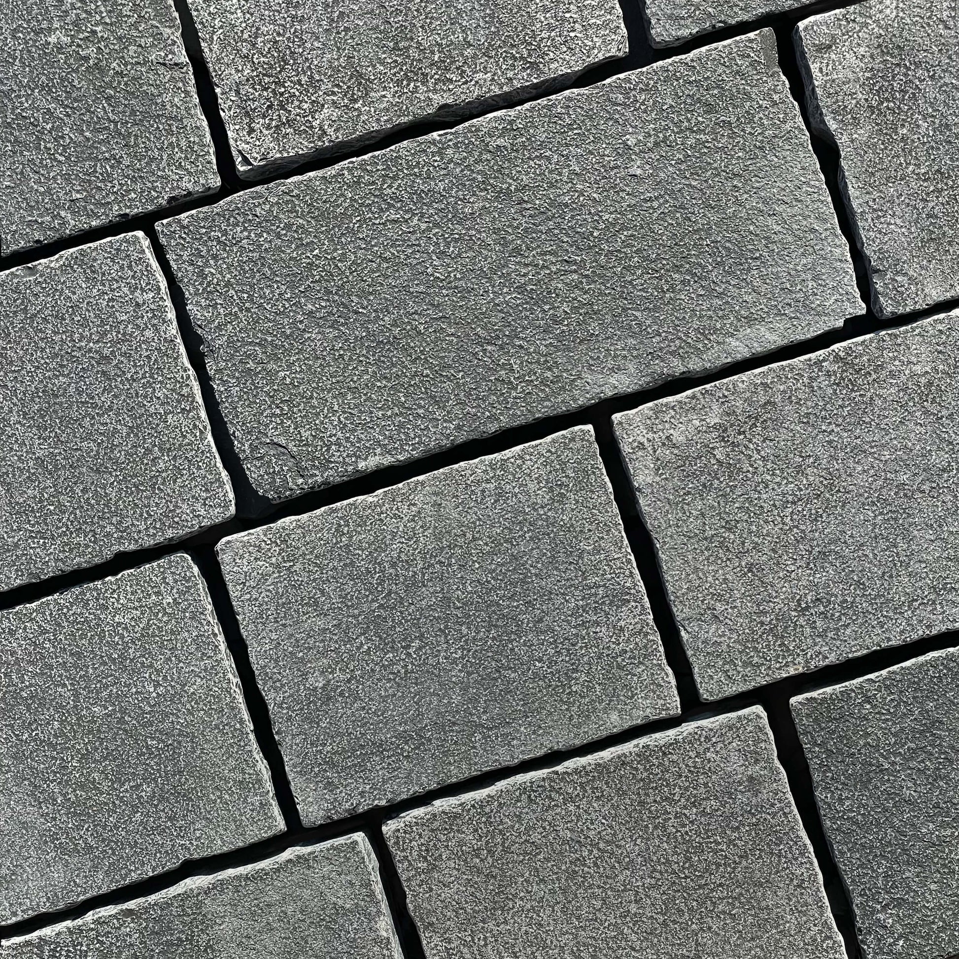 Pavé en pierre calcaire LIMA BLACK - Minéral Pierre Naturelle