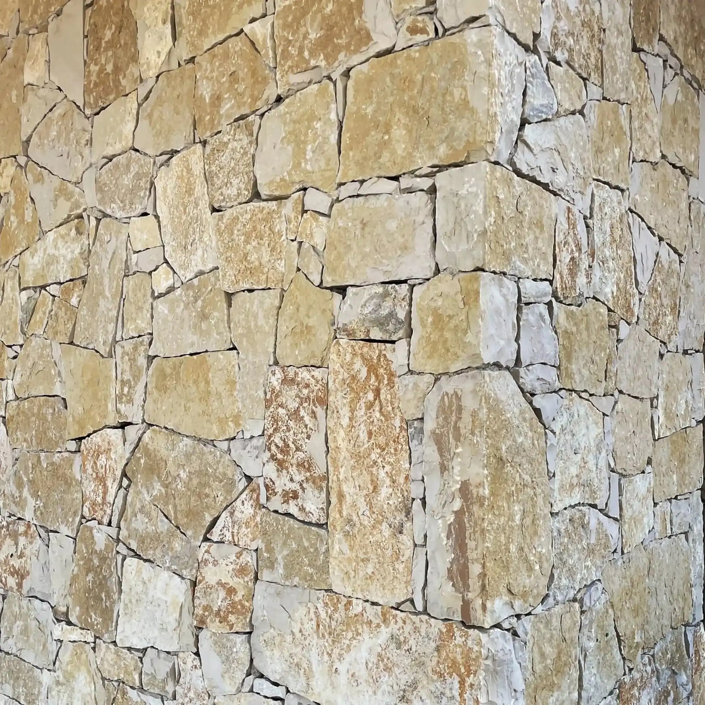 Pierre de parement calcaire beige ROCKFACE pour mur extérieur