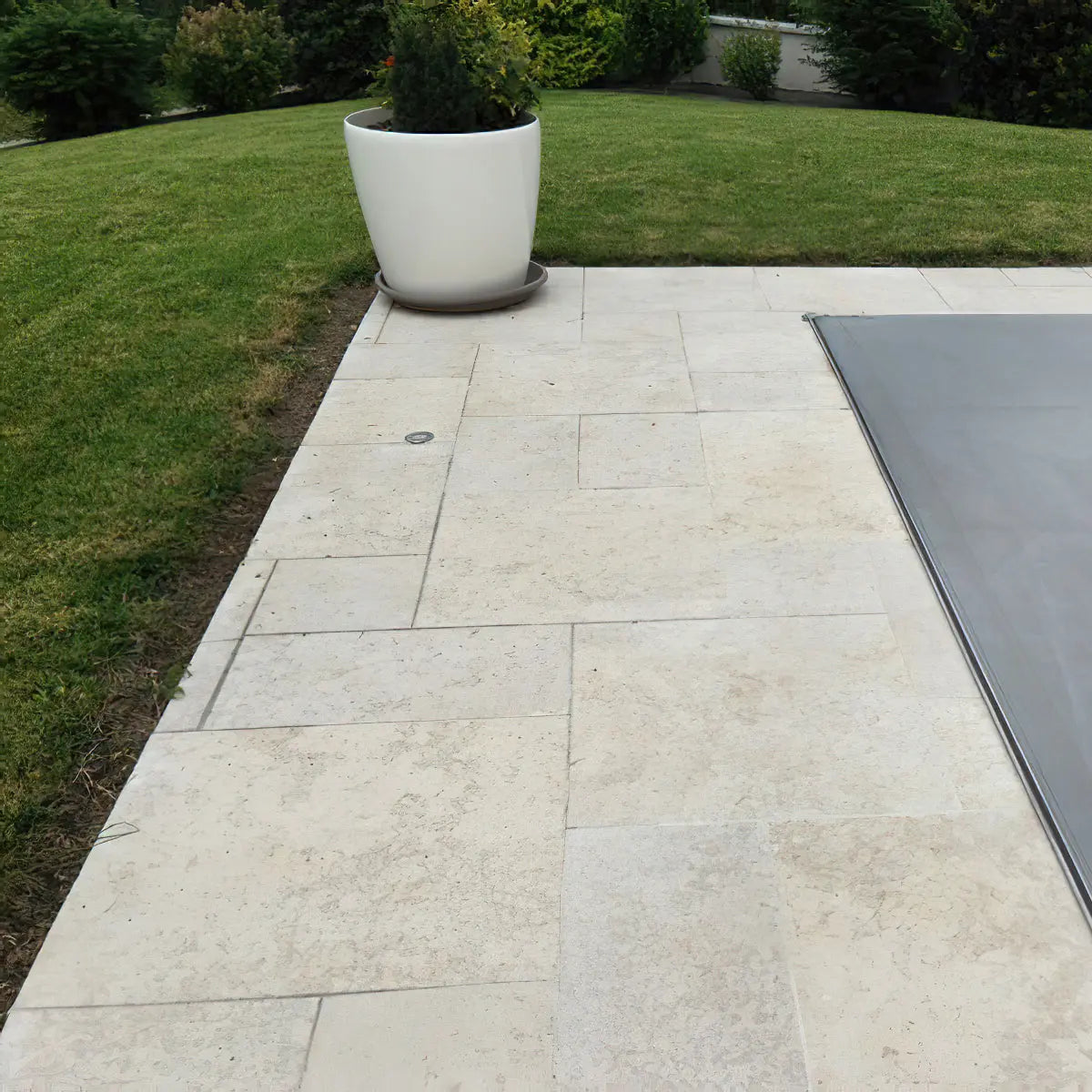 Dallage en pierre calcaire SAINT VALMIER - Minéral Pierre Naturelle