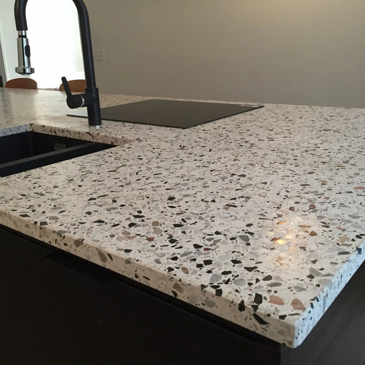 Terrazzo WHITE adouci Minéral pierre naturelle