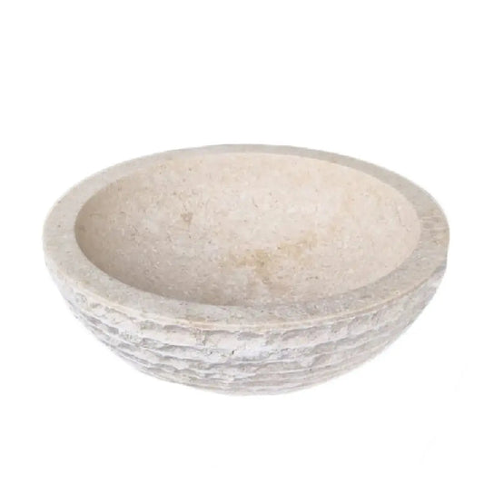 Entdecken Sie unser Waschbecken aus natürlichem beigem Marmor mit matter Oberfläche. Ideal für ein schlichtes und modernes Badezimmer. Einzelstück, robust und pflegeleicht.