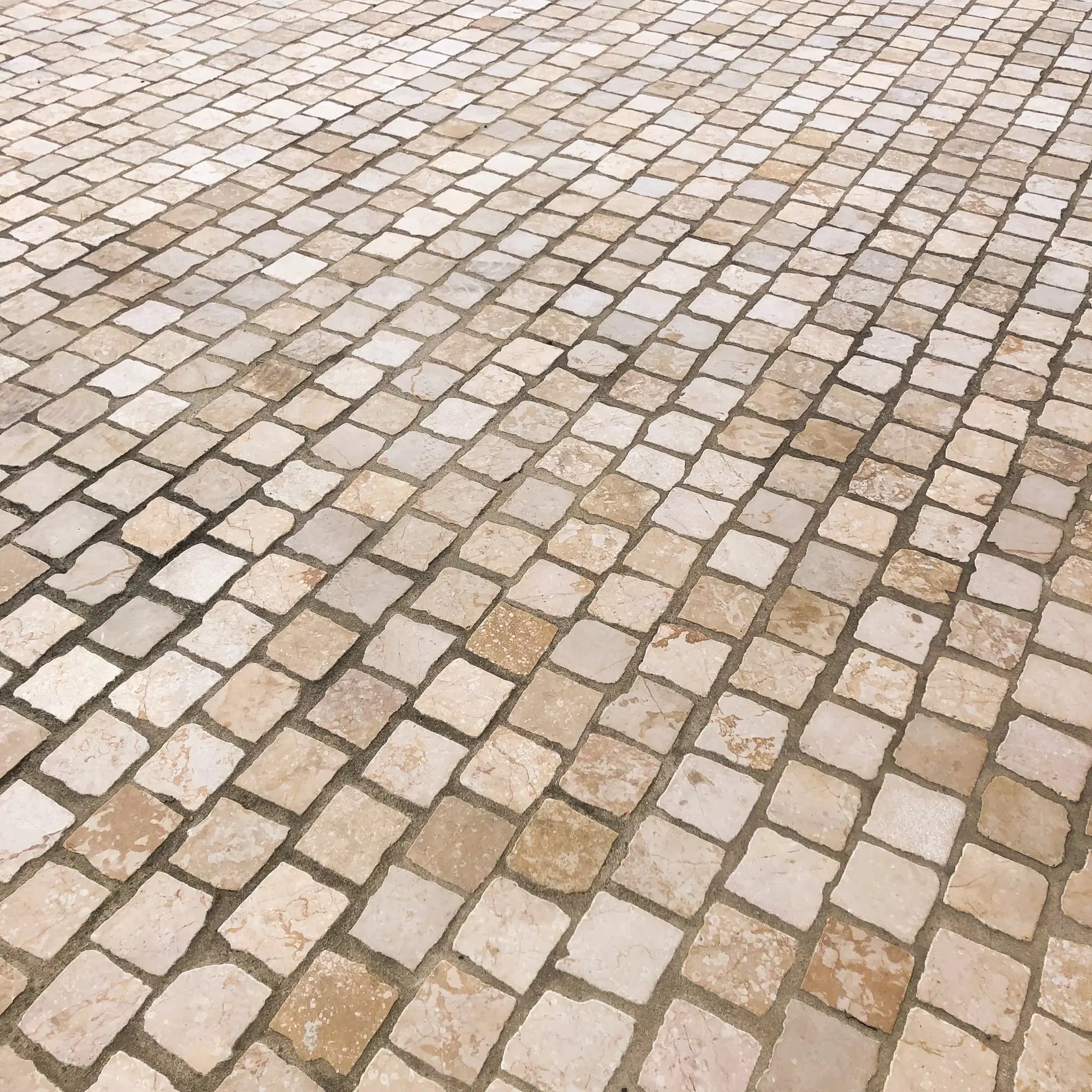 Pavé en pierre calcaire ALMENDRA bords bruts - Minéral Pierre Naturelle