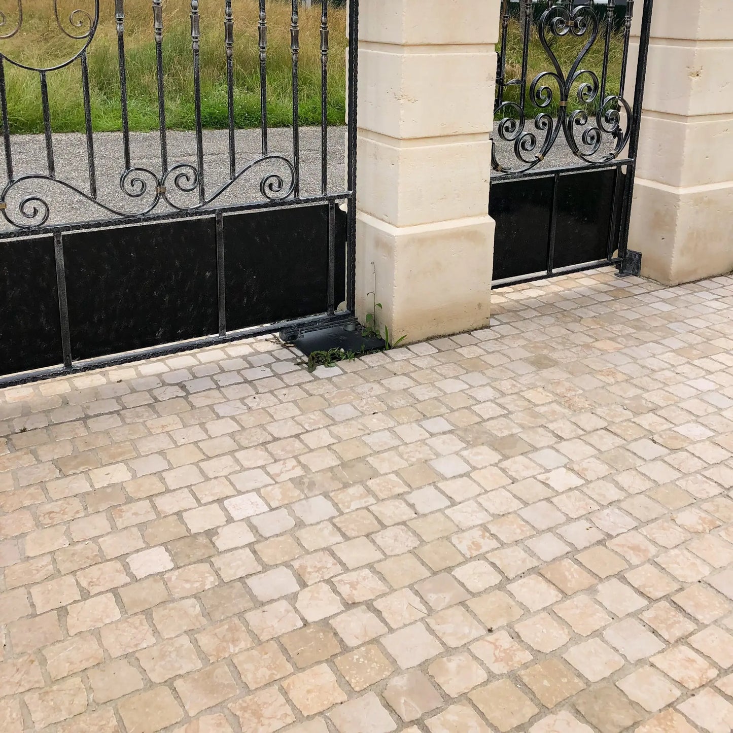 Pavé en pierre calcaire ALMENDRA bords bruts - Minéral Pierre Naturelle