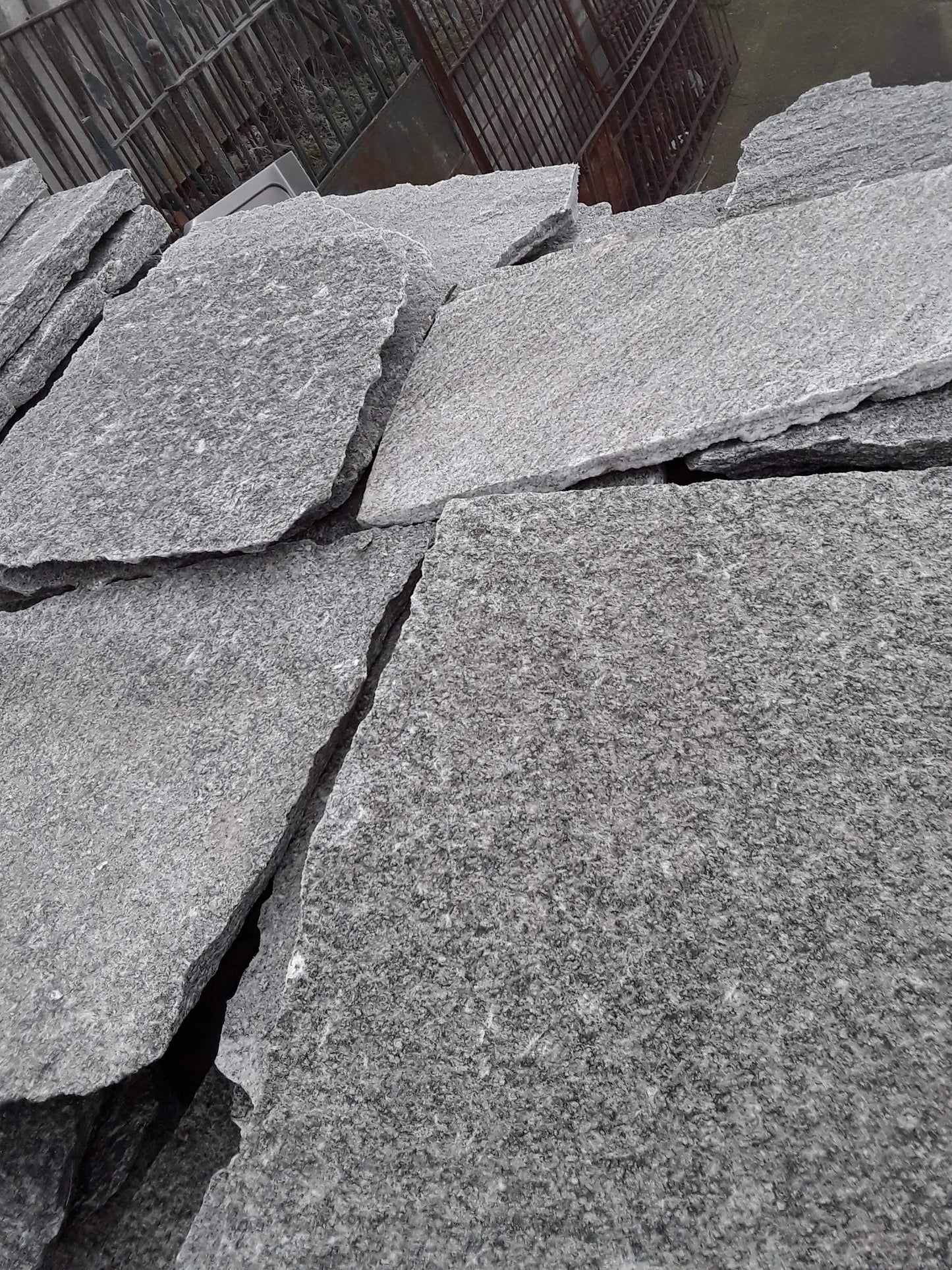 Opus Incertum en gneiss ALPINA WHITE - Minéral Pierre Naturelle