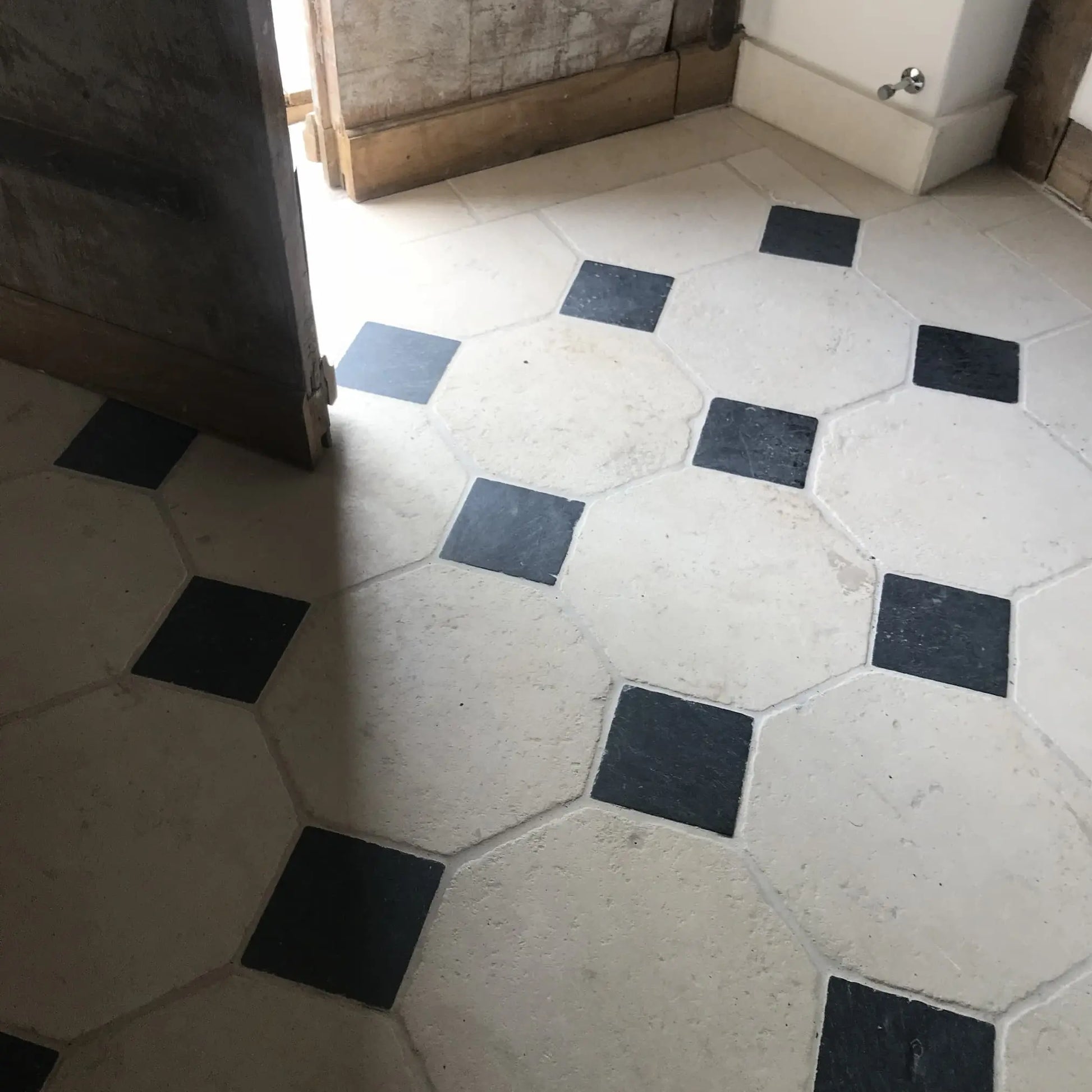 Dallage à cabochon en PIERRE CALCAIRE Minéral pierre naturelle