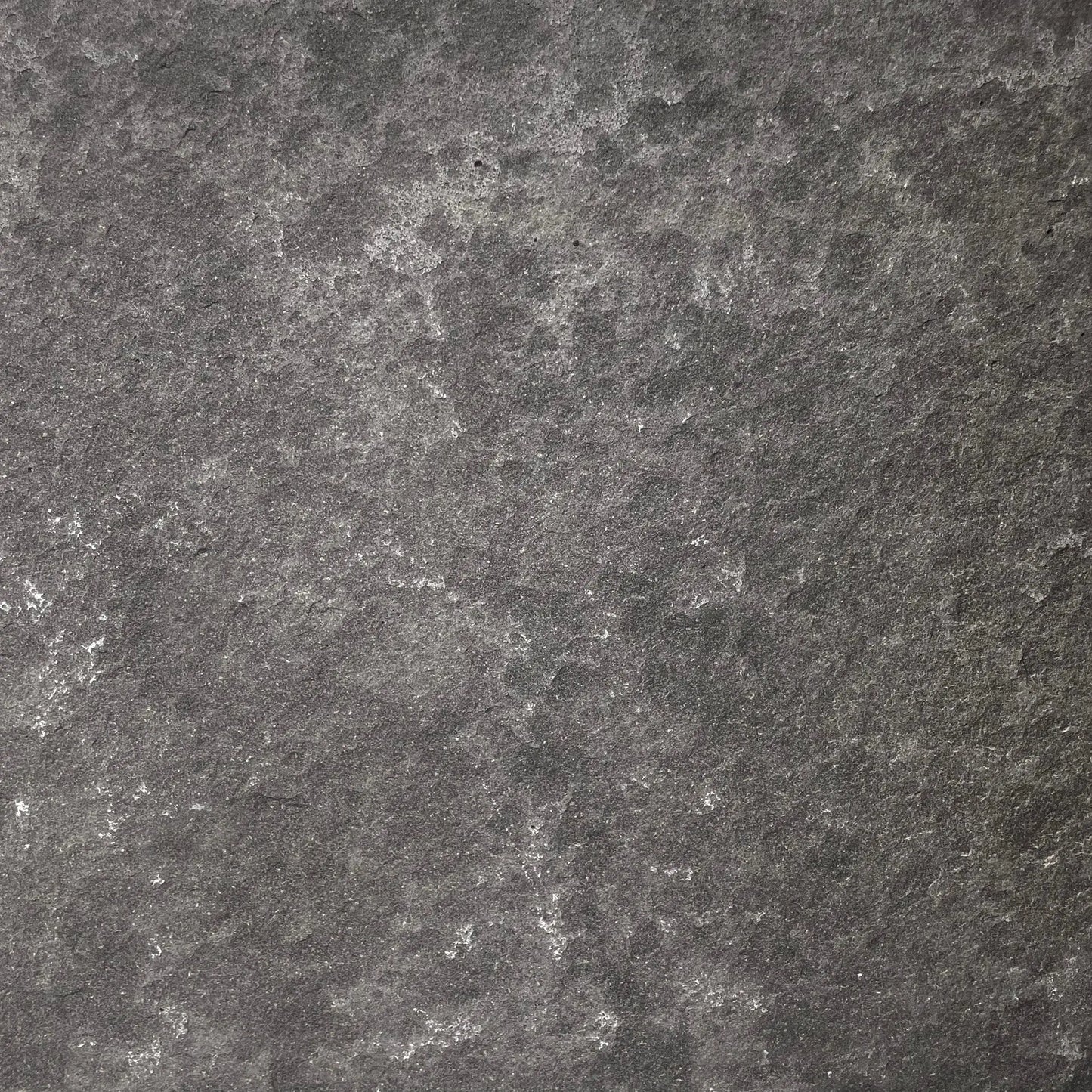 Couvre mur / couvertine en BASALTE SUPER BLACK sans larmiers, finition flammée, 60x40x3 cm - Zoom texture