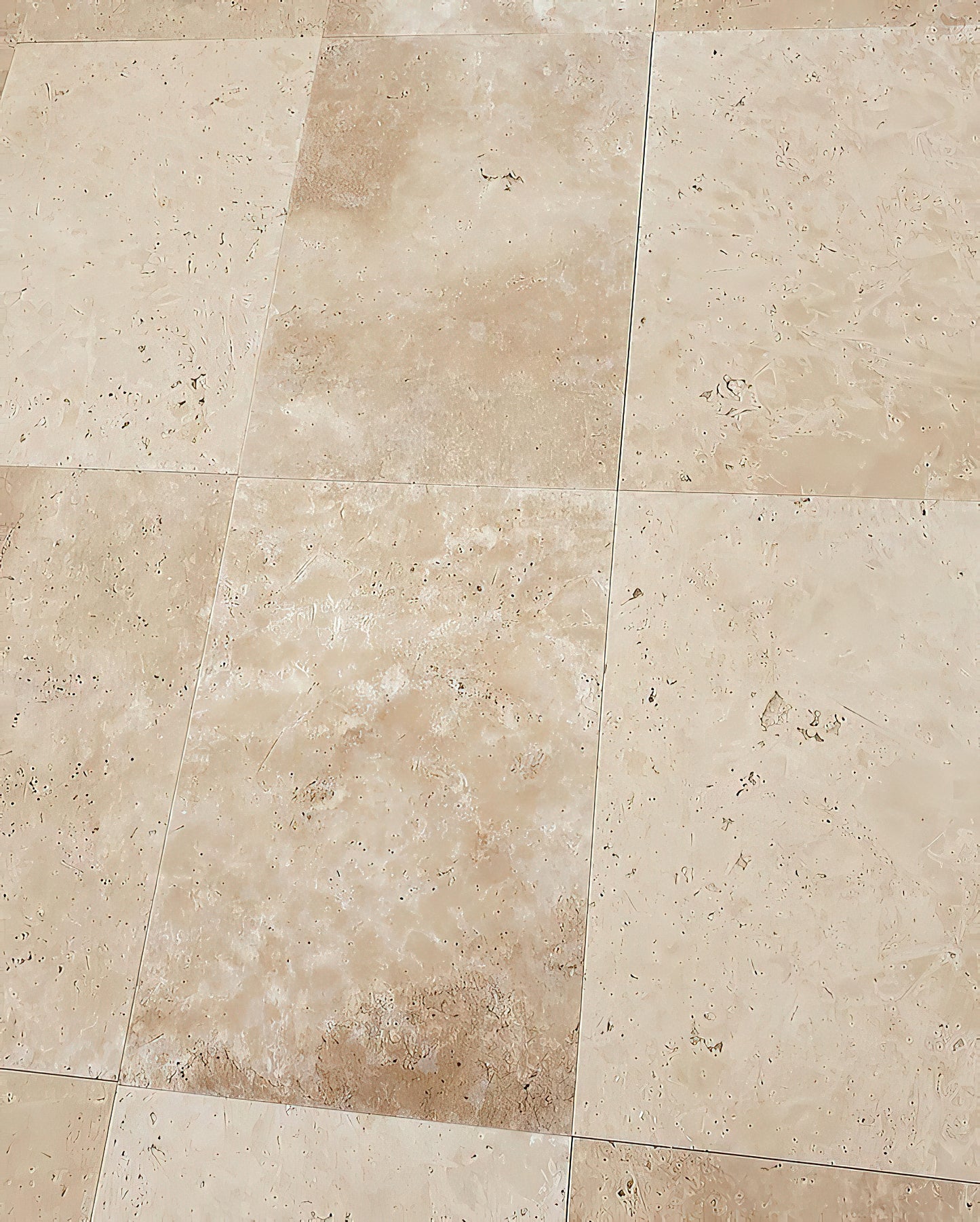 Dallage en TRAVERTIN LIGHT - Sol Mur Intérieur Extérieur Posé en terrasse extérieure, pierre naturelle beige clair à finition vieillie, aspect homogène et antidérapant