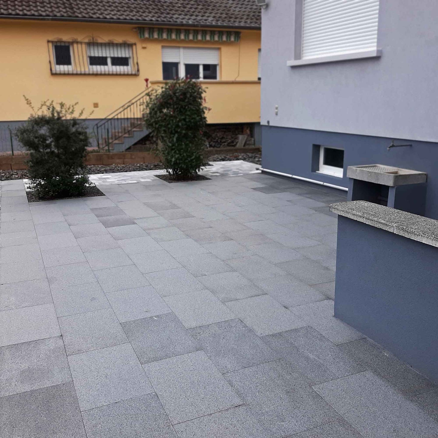 Dallage en granit KURU DARK - Minéral Pierre Naturelle