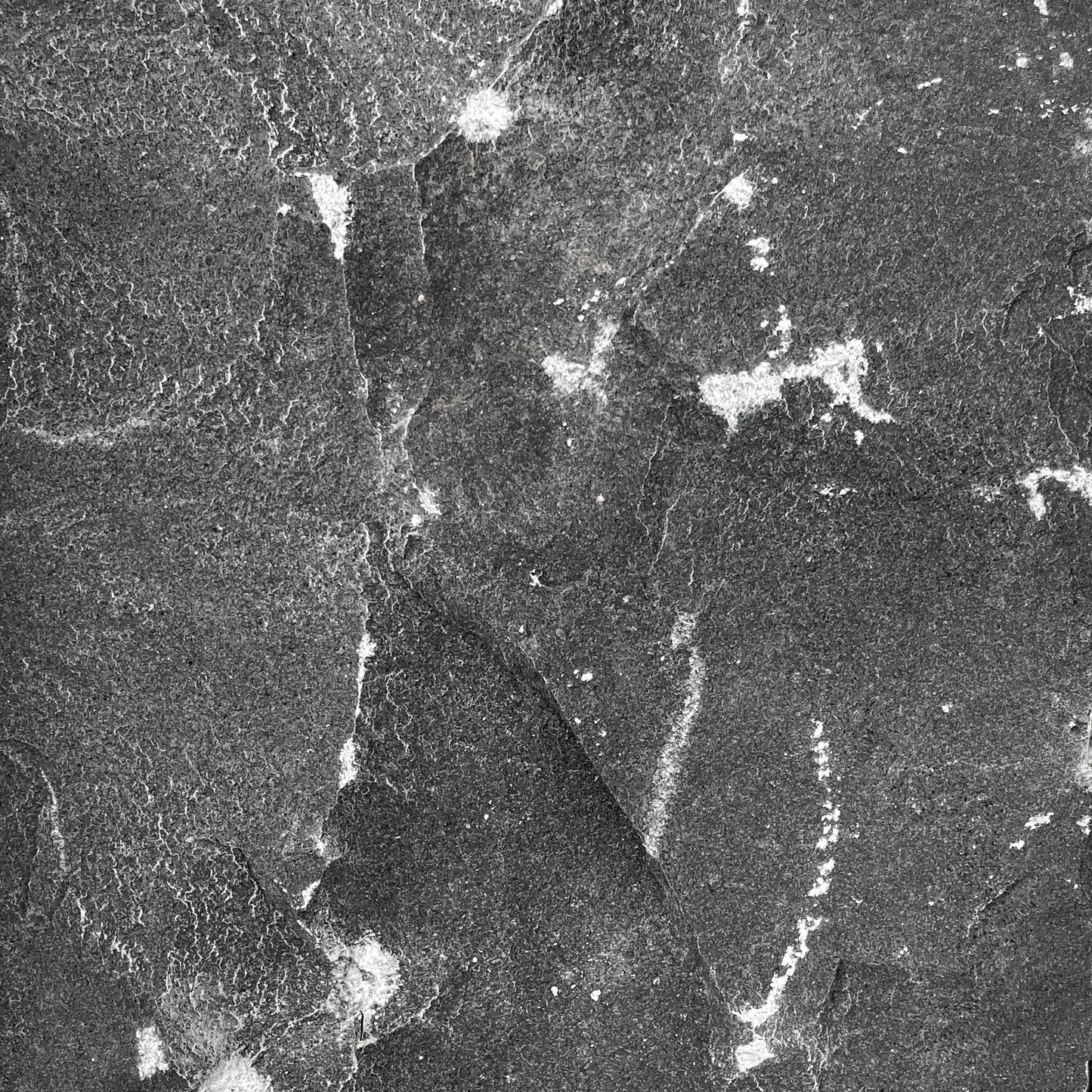 Bordure en BASALTE SUPER BLACK broché - Minéral Pierre Naturelle