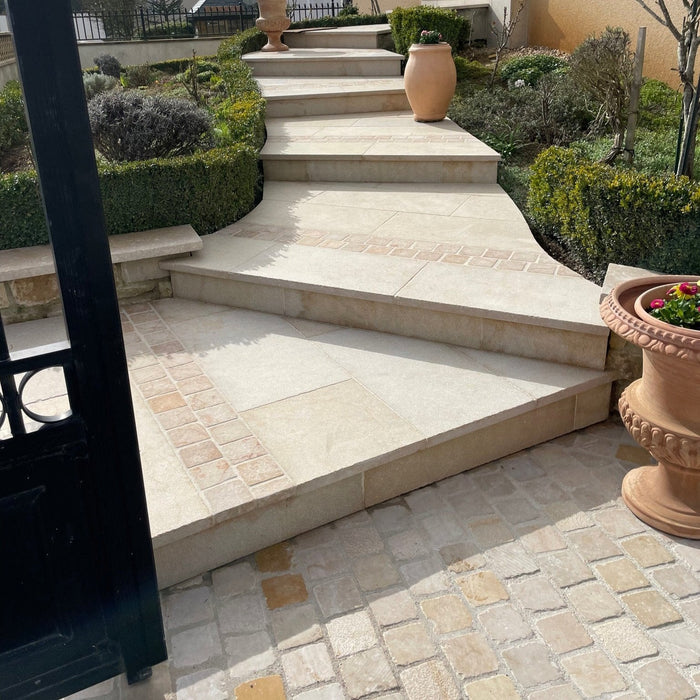 Dallage en pierre calcaire ALMENDRA Sablé brossé Minéral pierre naturelle