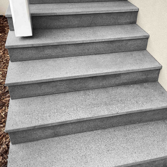 Escalier en granit KURU DARK - Minéral Pierre Naturelle
