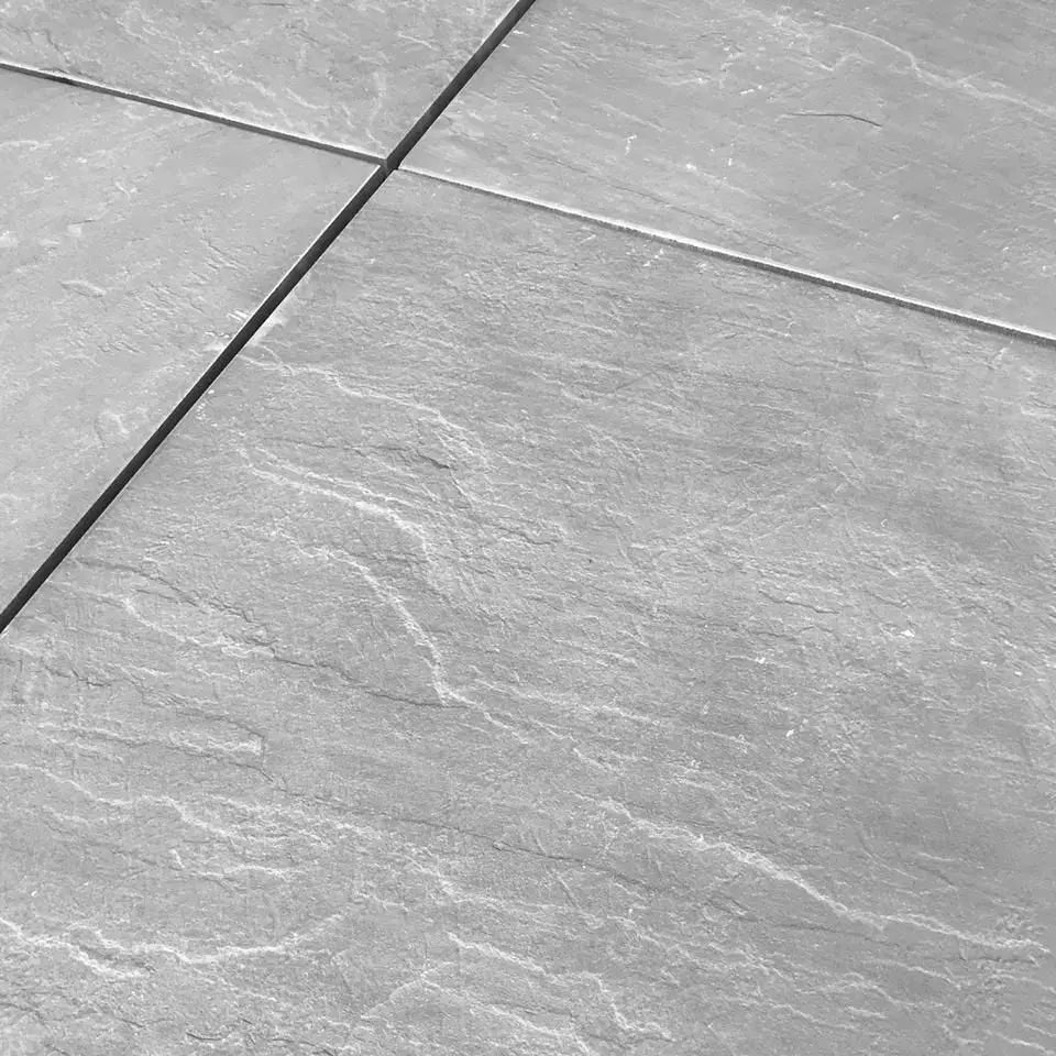 Feinsteinzeug in Steinoptik KANDLA GREY – 90 x 60 x 2 cm | Oberfläche: Steinoptik | Rutschhemmung: R11 | Farbe: Grau | Kanten: rektifiziert | Kundenprojekt / Produktdetail Material