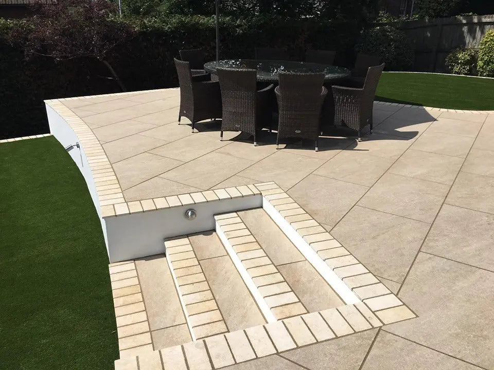 Grès cérame effet pierre QUARTZITE BEIGE - 90x60x2 : 
Finition : Effet pierre
Surface antidérapante R-11
Couleur : Beige
Bords : Rectifiés