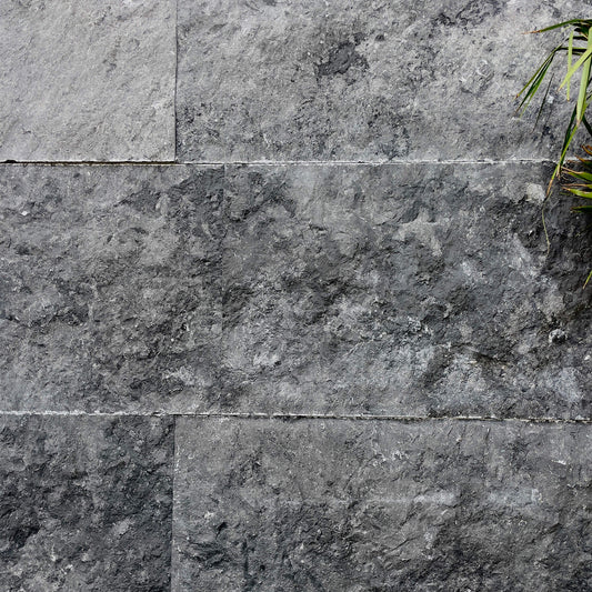 Bruchstein aus Belgischem Blaustein – Minéral Naturstein