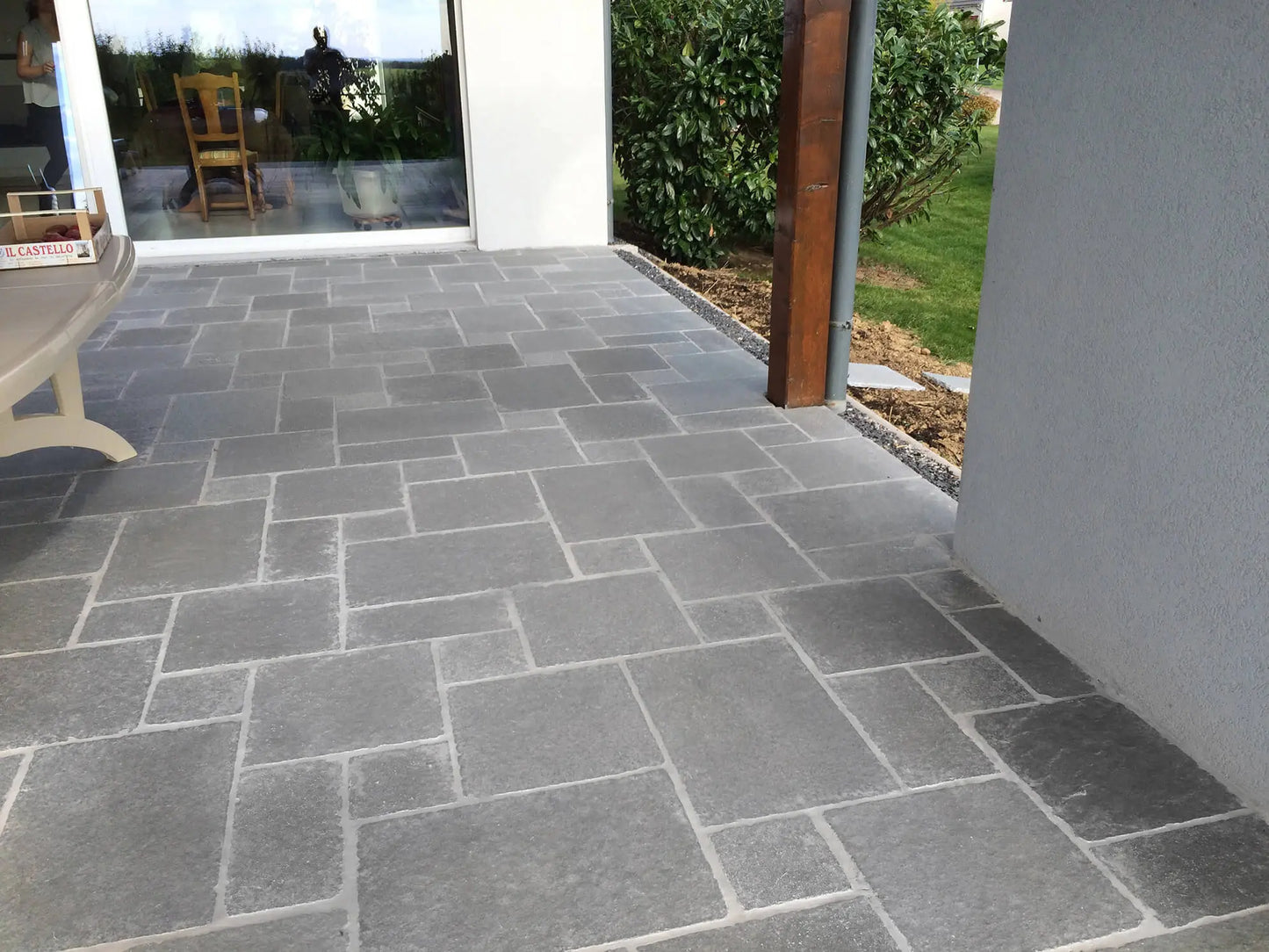 Dallage en pierre calcaire LIMA GRIS Bords bruts - Minéral Pierre Naturelle