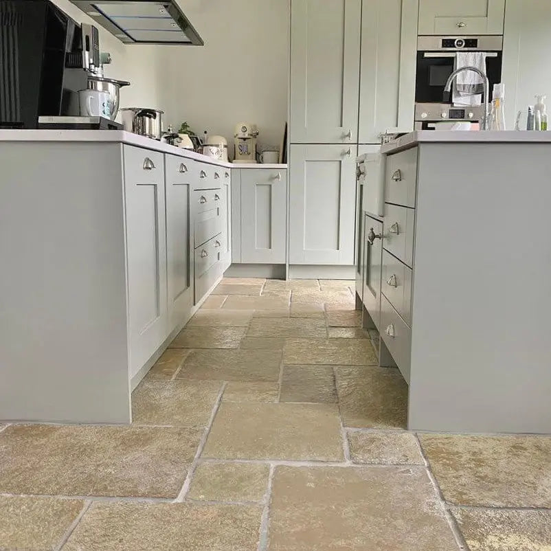 Dallage en pierre calcaire LIMA BEIGE Bords bruts - Minéral Pierre Naturelle