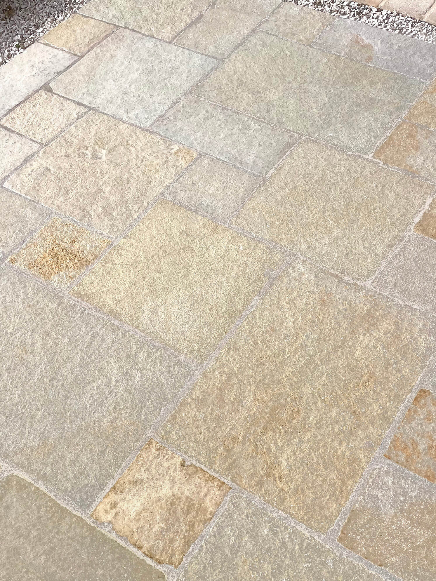 Dallage en pierre calcaire LIMA BEIGE Bords bruts - Minéral Pierre Naturelle