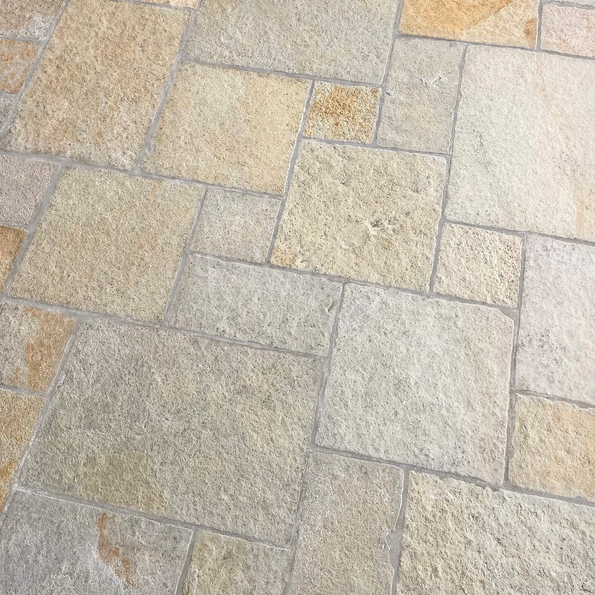 Dallage en pierre calcaire LIMA BEIGE Bords bruts - Minéral Pierre Naturelle