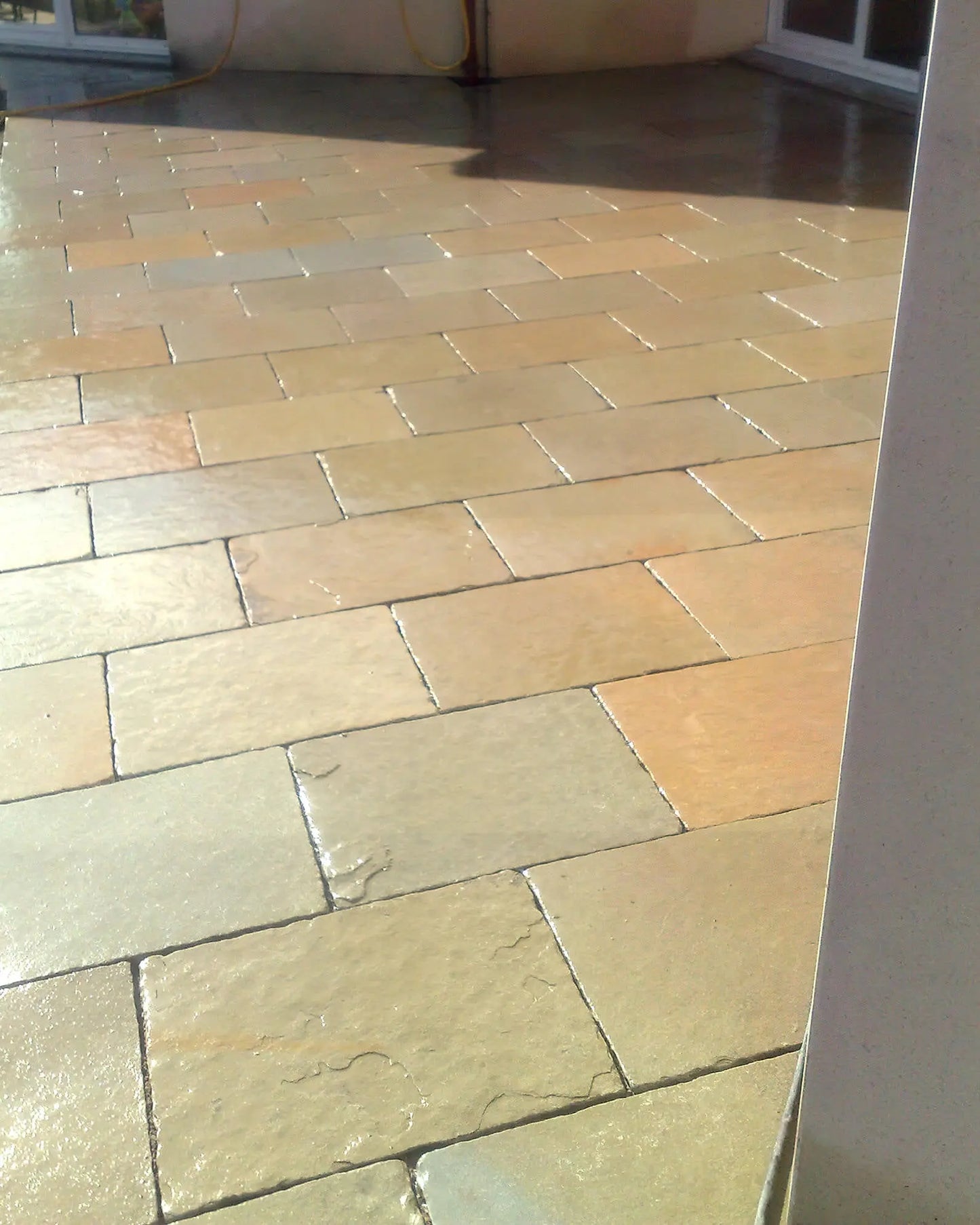 Dallage en pierre calcaire LIMA BEIGE Bords bruts - Minéral Pierre Naturelle