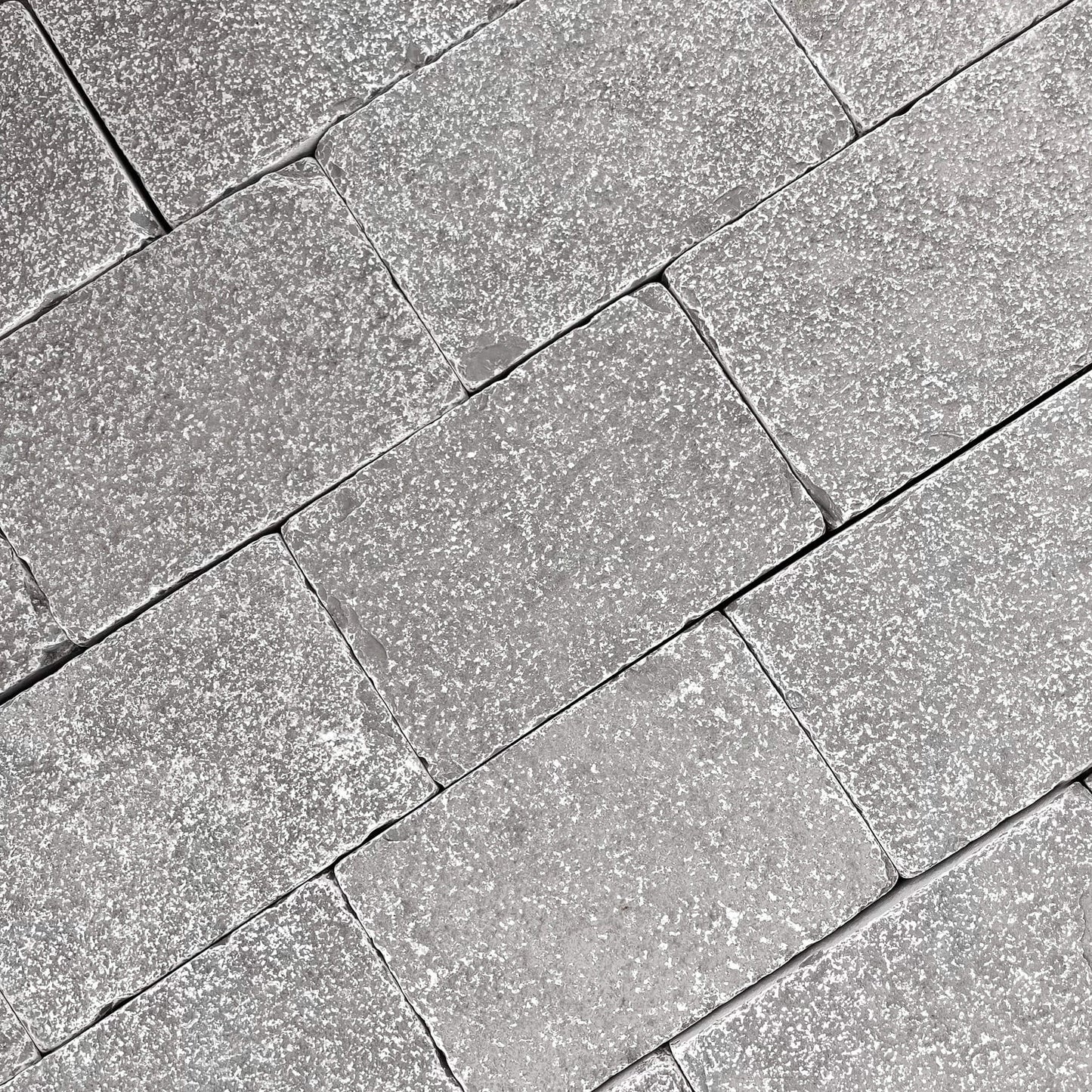 Pavé en pierre calcaire LIMA GRIS - Minéral Pierre Naturelle