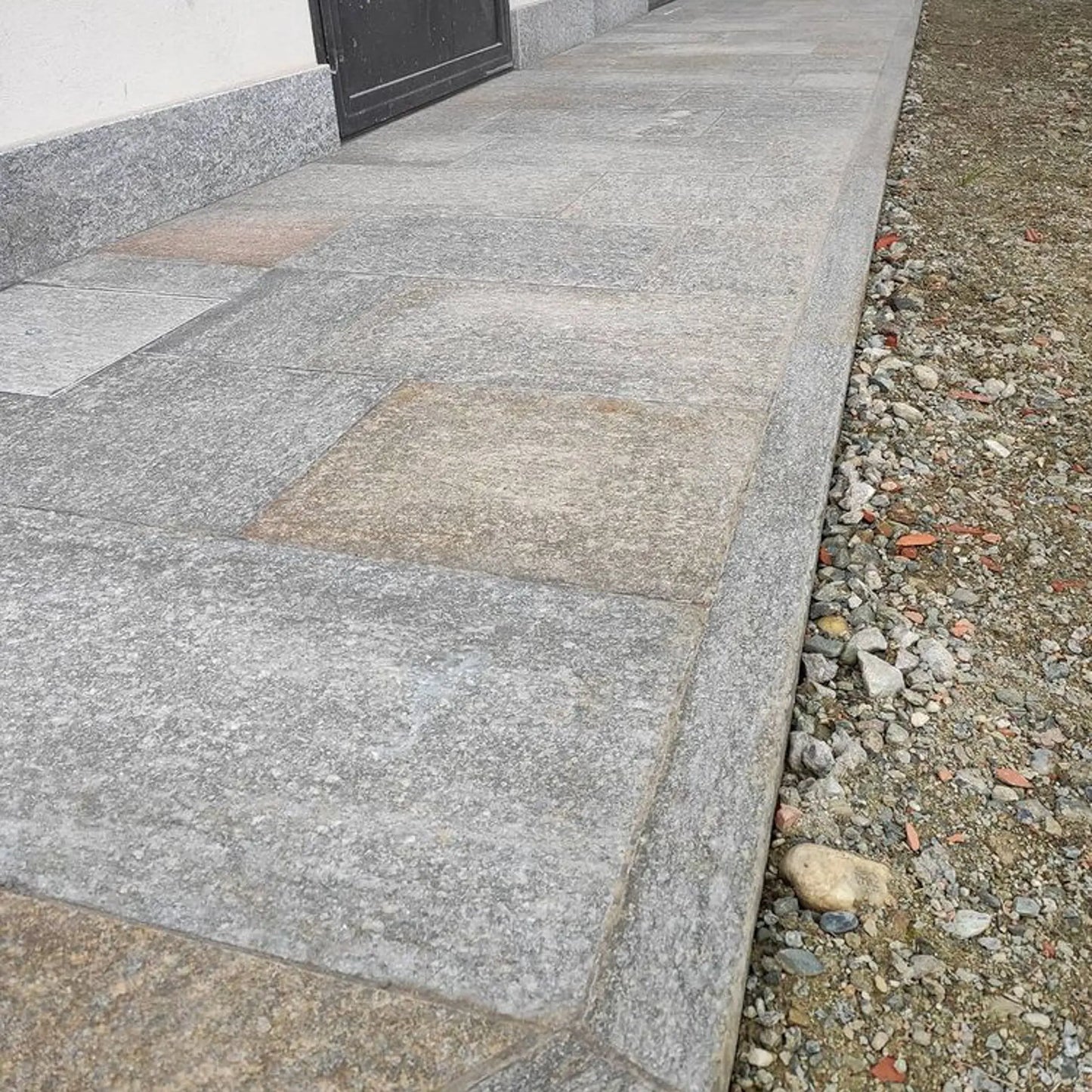 Dallage en PIERRE DE LUZERNE bords sciés - Minéral Pierre Naturelle