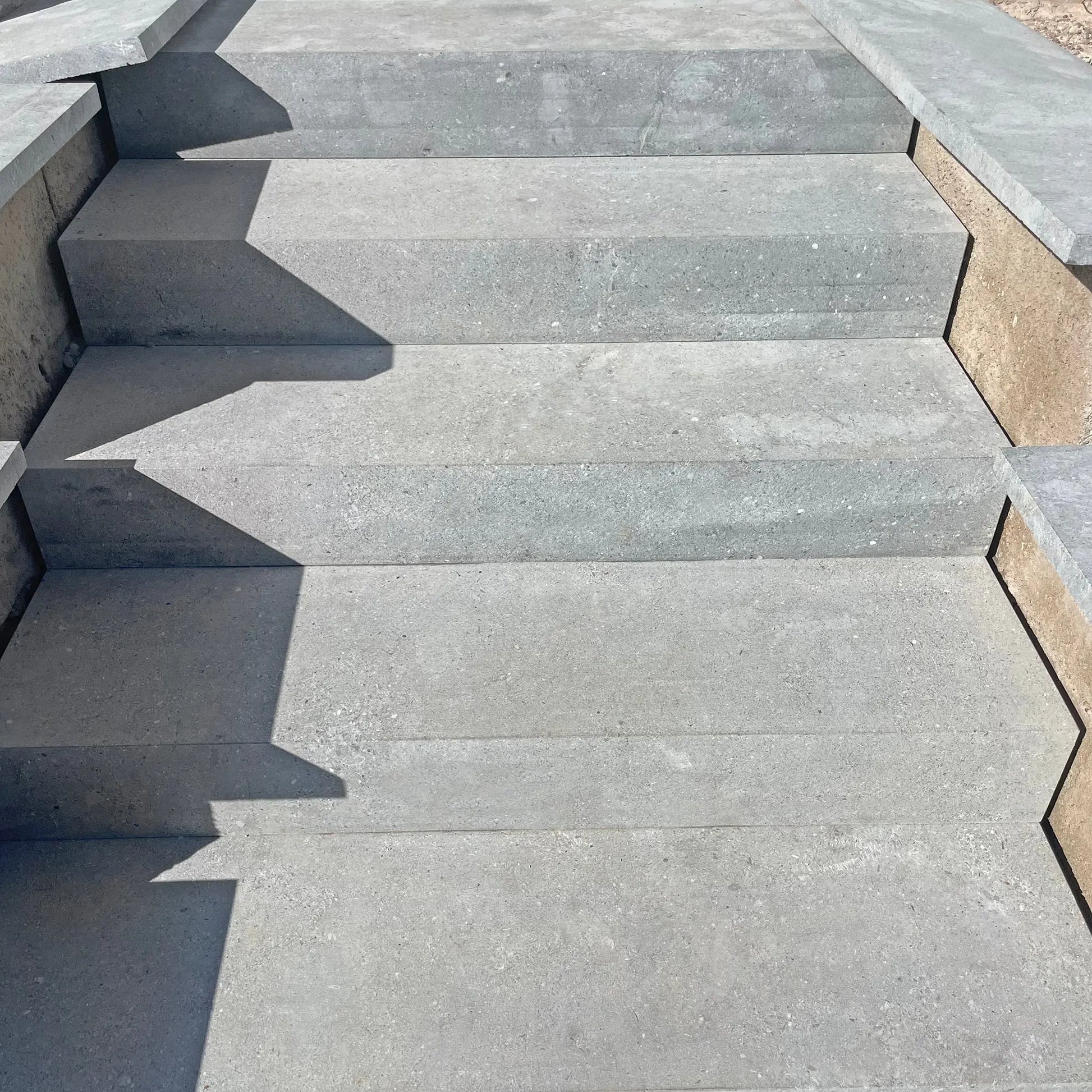 Marche bloc en pierre calcaire GRIS MONCERAT - Minéral Pierre Naturelle