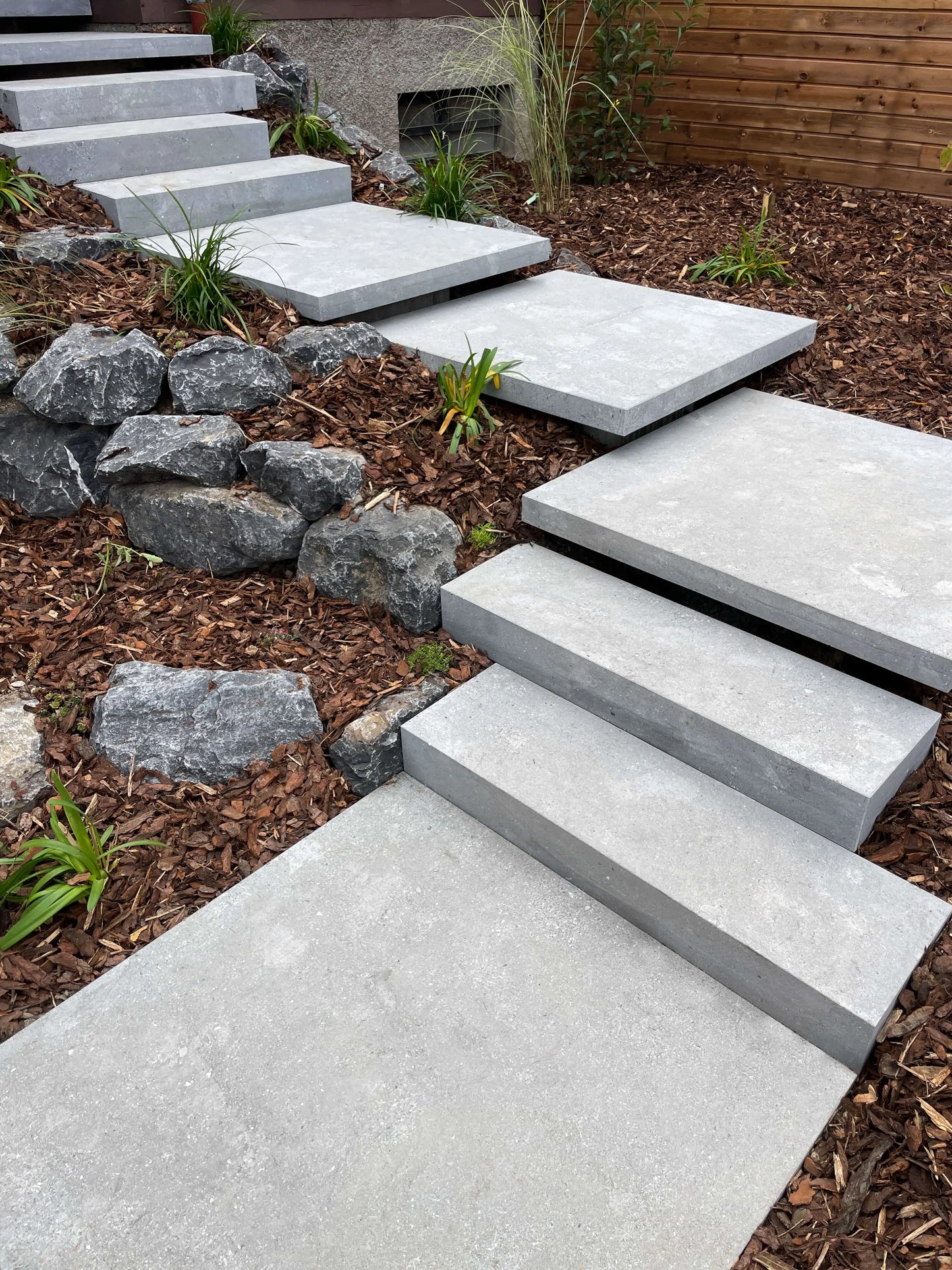 Marche bloc en pierre calcaire GRIS MONCERAT - Minéral Pierre Naturelle