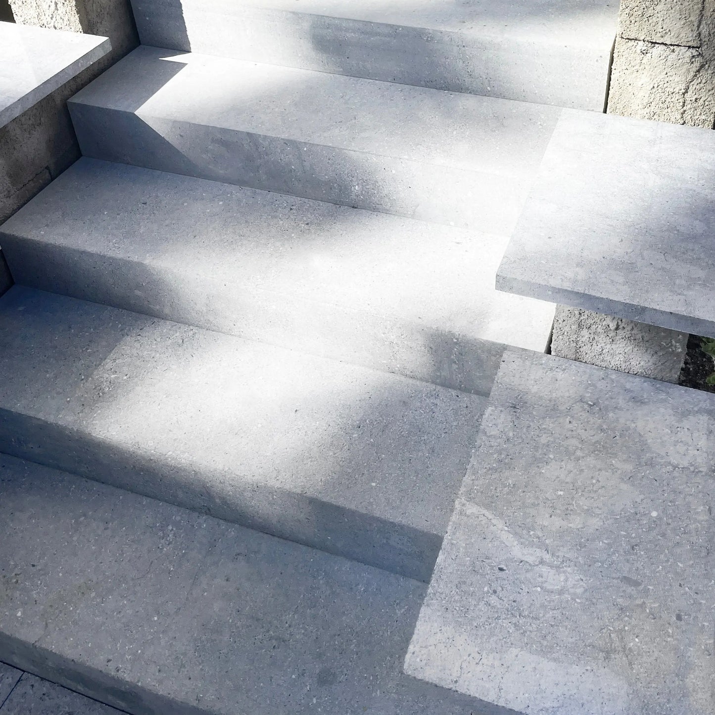 Marche bloc en pierre calcaire GRIS MONCERAT - Minéral Pierre Naturelle