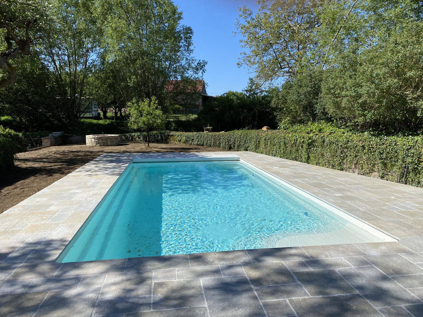 Dallage en pierre calcaire LIMA BEIGE Bords bruts - Minéral Pierre Naturelle