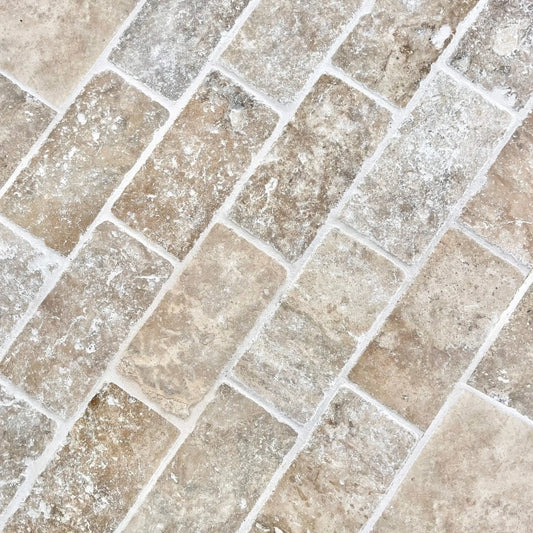 Travertin-Pflaster MIX, getrommelt, roh | Farbe: hellbeige bis sanft braun | Kanten: gerade | Format: 20 x 10 x 5 cm