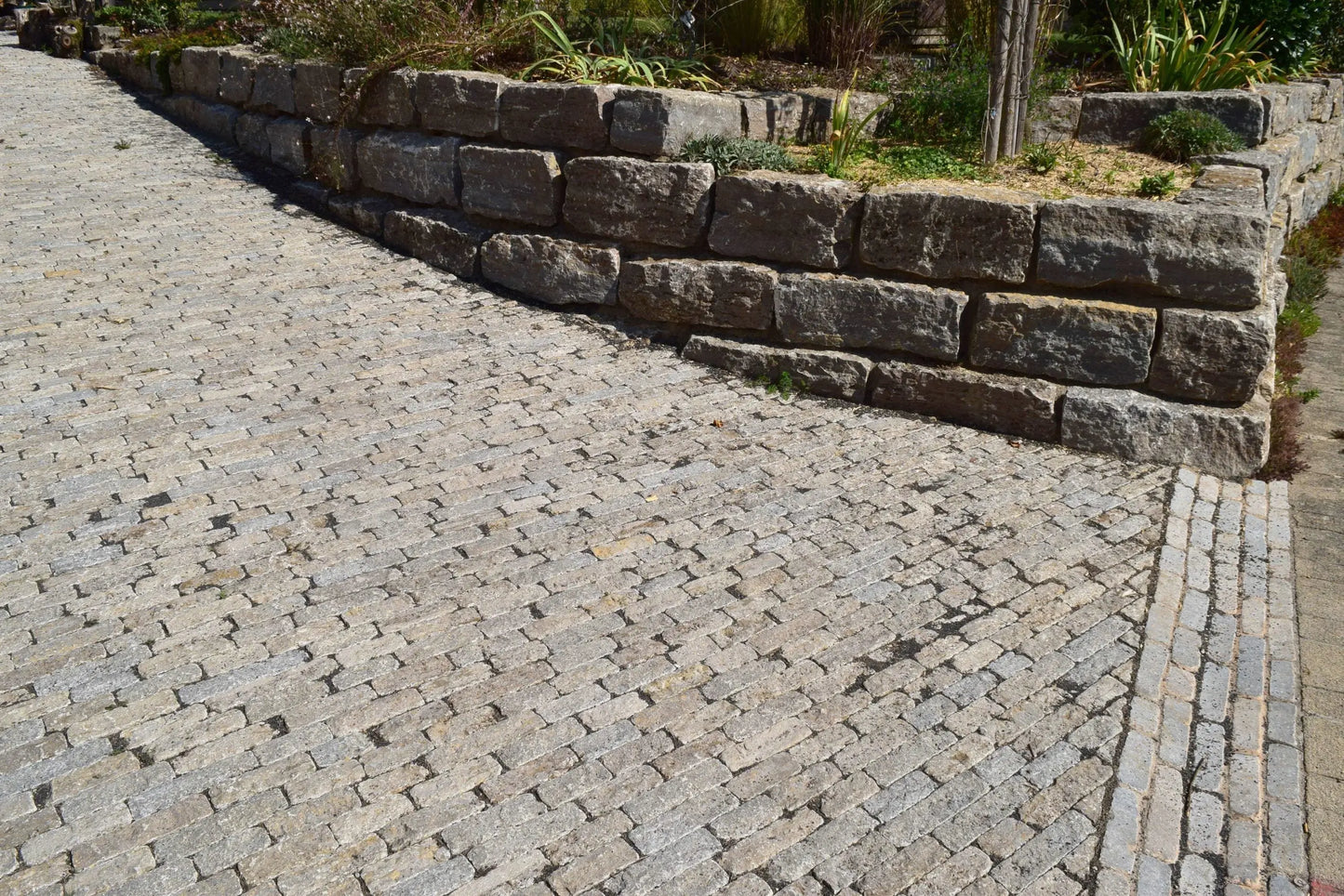 Pavé en pierre calcaire KIRCHHEIMER Naturel - Minéral Pierre Naturelle