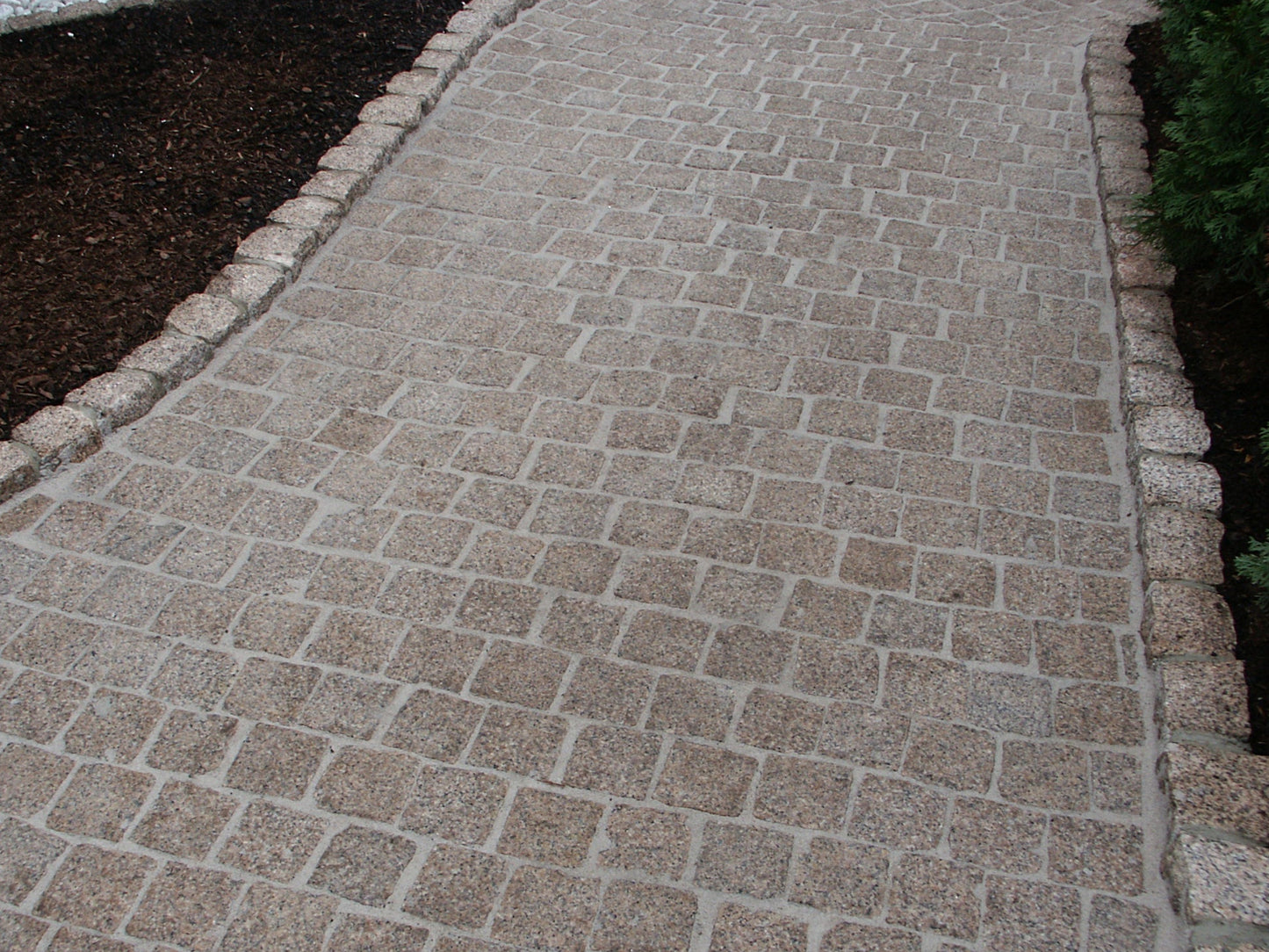 Pflaster Granit ROSA DORA gestockt