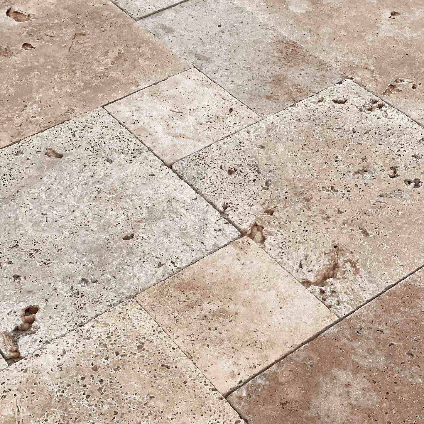 Dallage intérieur en TRAVERTIN RUSTIC - Minéral Pierre Naturelle