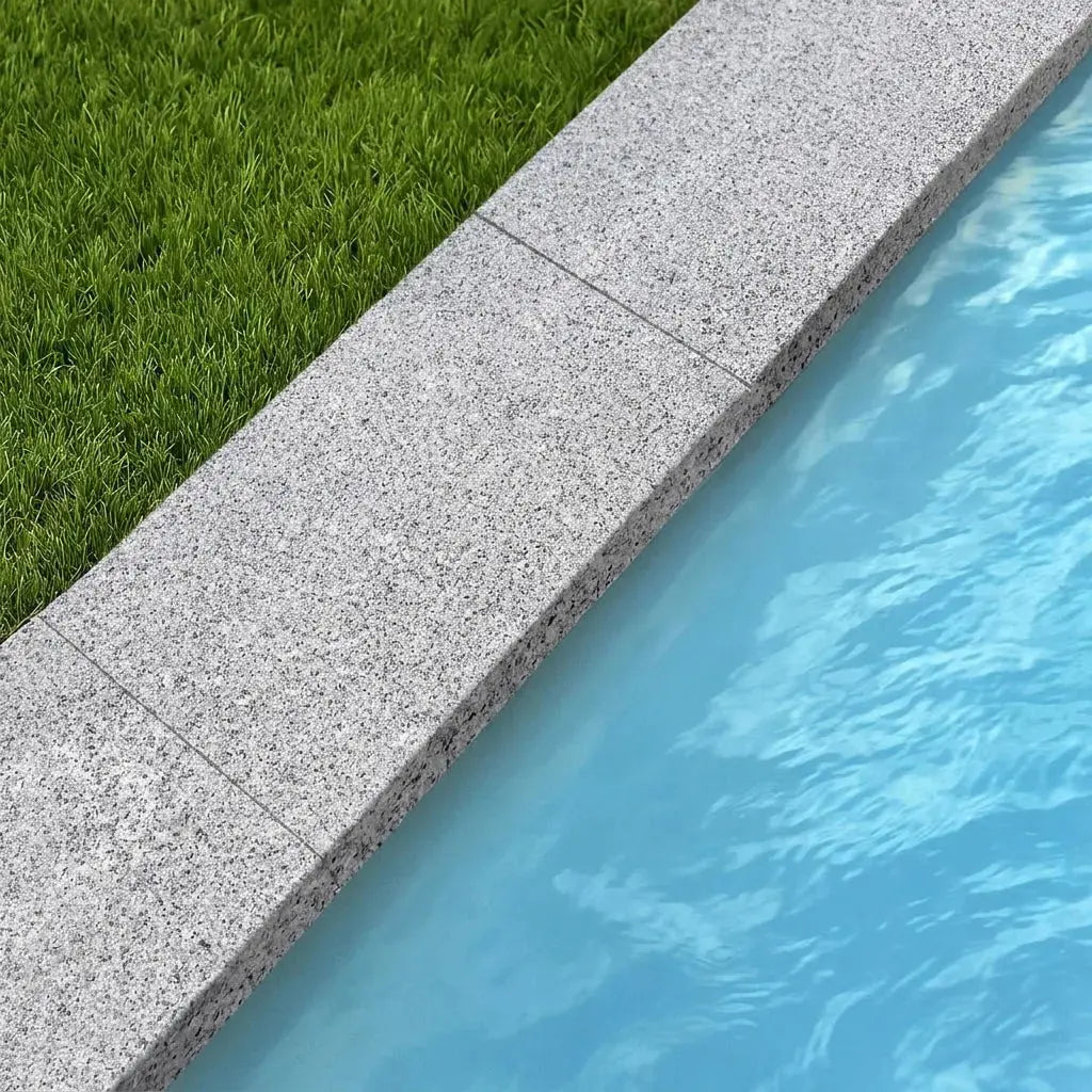 Poolrandplatten und Poolumrandung aus Granit Silversand in Pont-à-Mousson