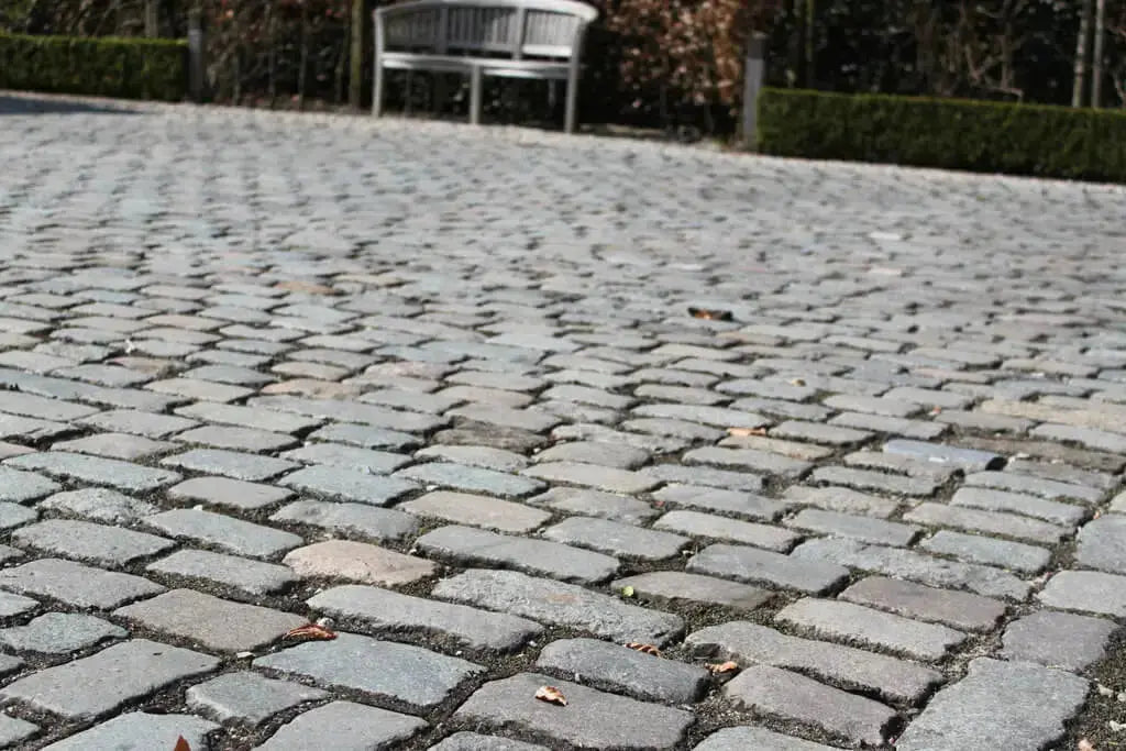 Comment poser des pavés en pierre naturelle? Minéral Pierre Naturelle