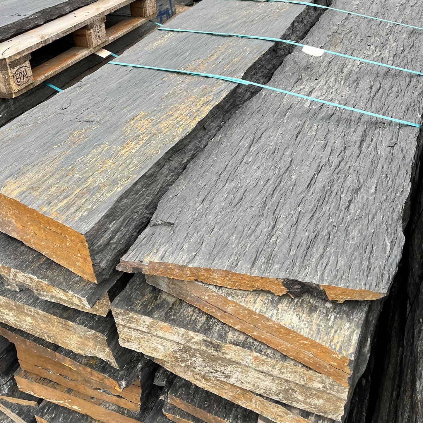 Palissade en schiste BLACK SLATE AZUL bords bruts Minéral pierre naturelle