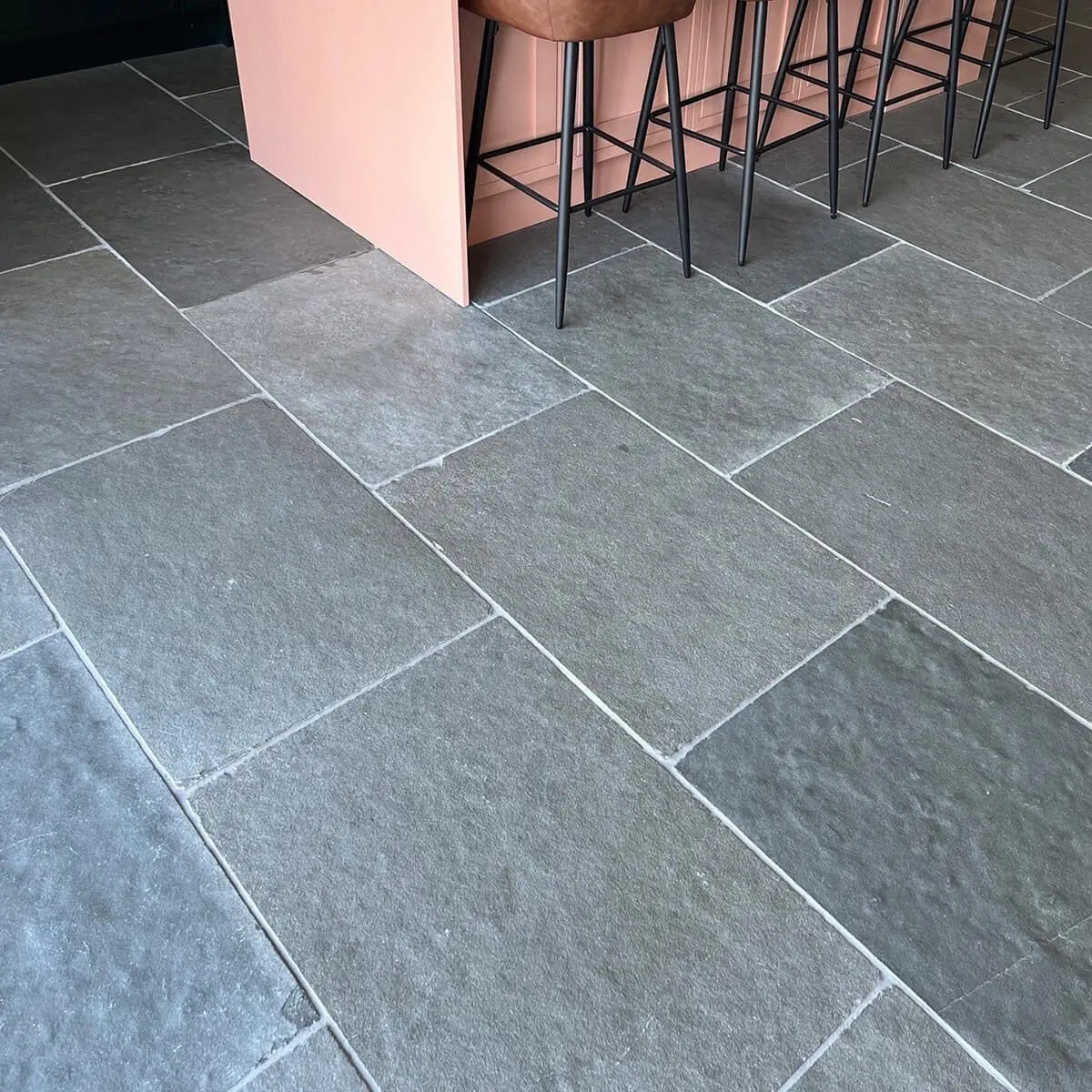 Kalksteinpflaster LIMA GRIS mit gesägten Kanten