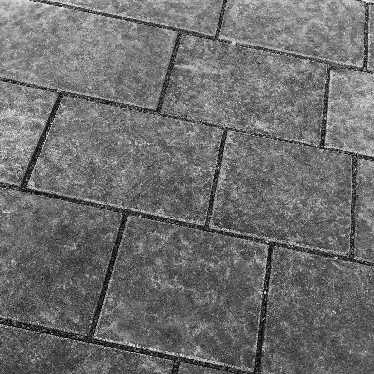 Pavé en BASALTE SUPER BLACK flammé Minéral pierre naturelle