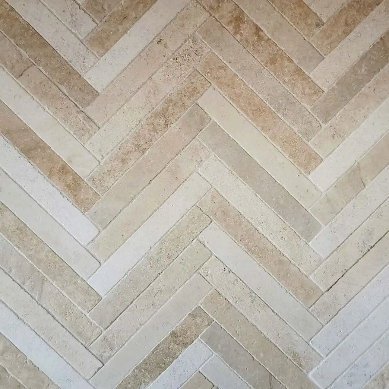 Dallage chevron en pierre calcaire ANTICA Minéral pierre naturelle