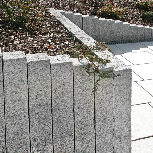 Palisade Granit SILVERSAND gespitzt