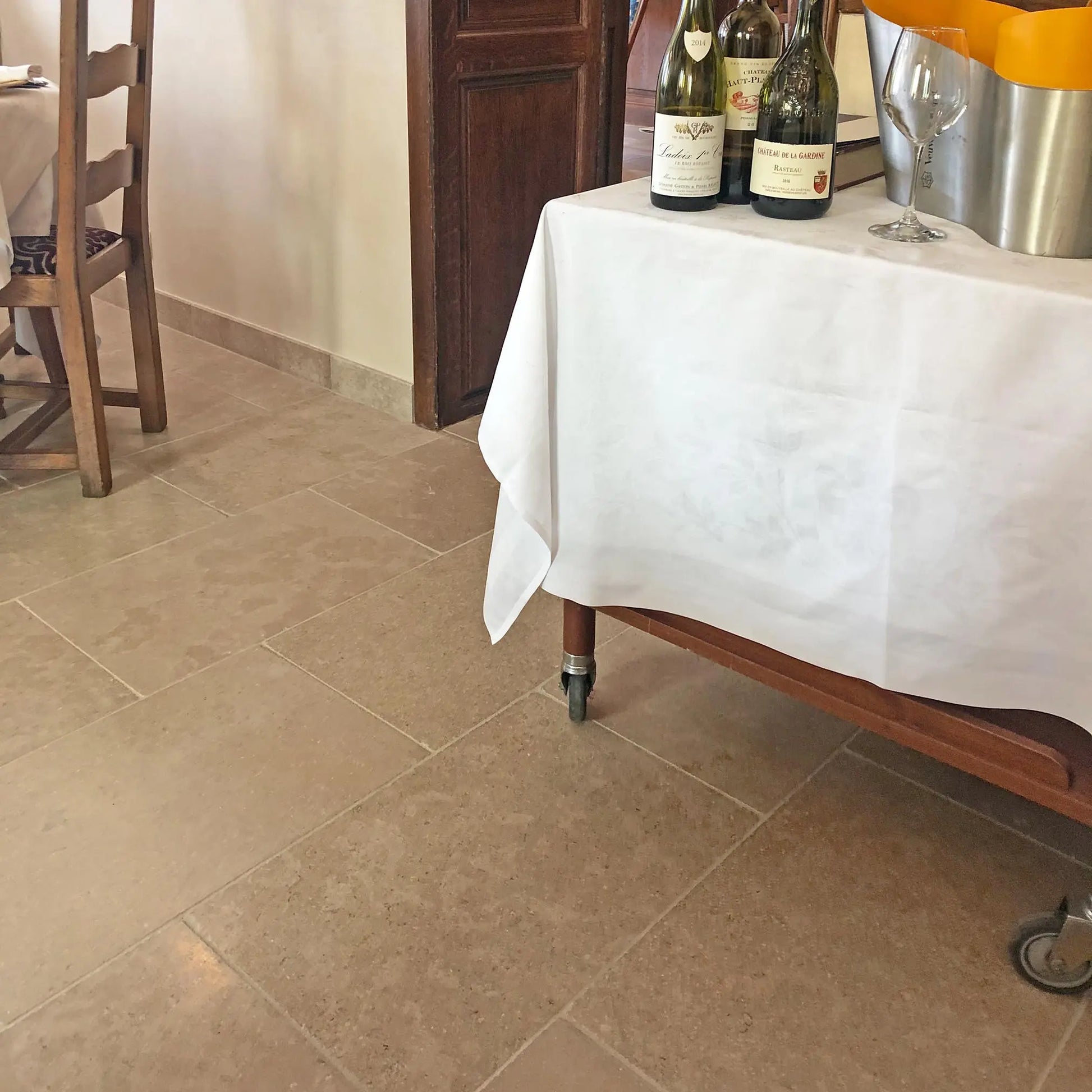 Dallage intérieur en pierre calcaire SINAI PEARL vieilli - Minéral Pierre Naturelle