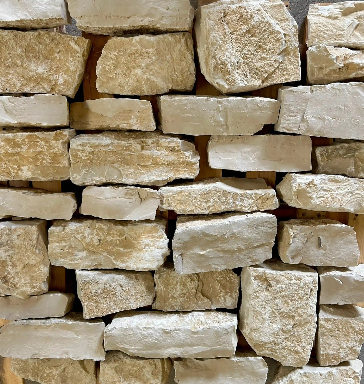 Parement en pierre de Bourgogne MUREUSE DE L'YONNE + Angles Minéral pierre naturelle