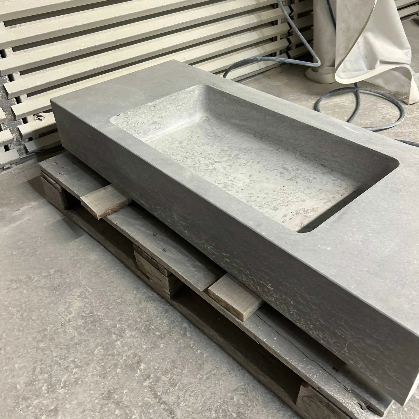 Calcaire KIRCHHEIMER MUSCHERKALK adouci Minéral pierre naturelle